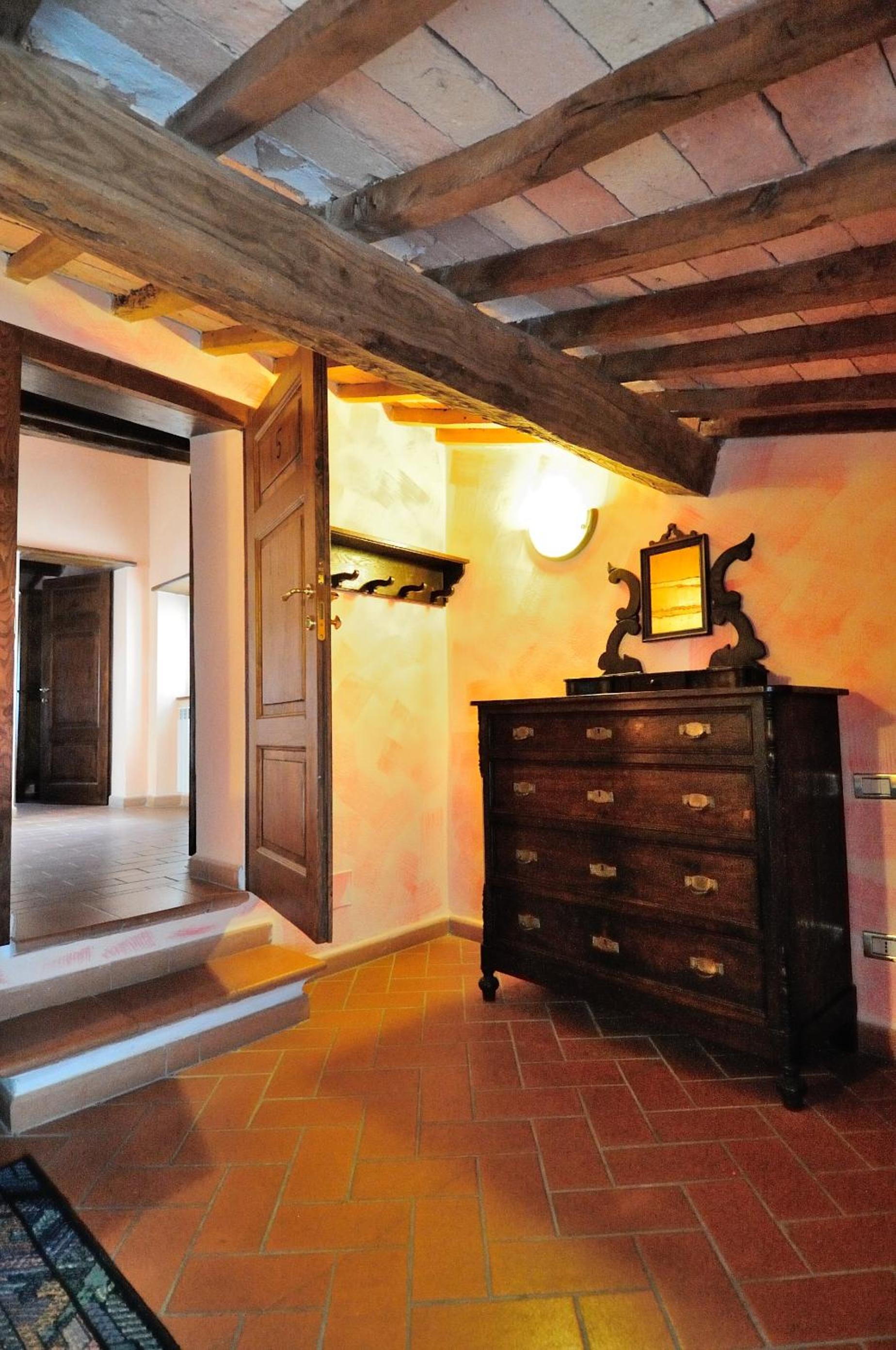 Apartment - Split Level photo 2