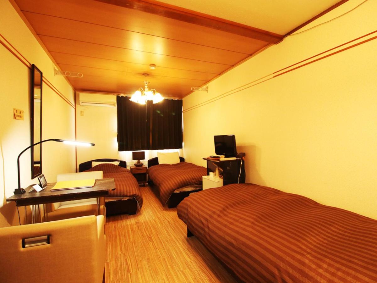 Family Room with Shared Bathroom - Photo 11
