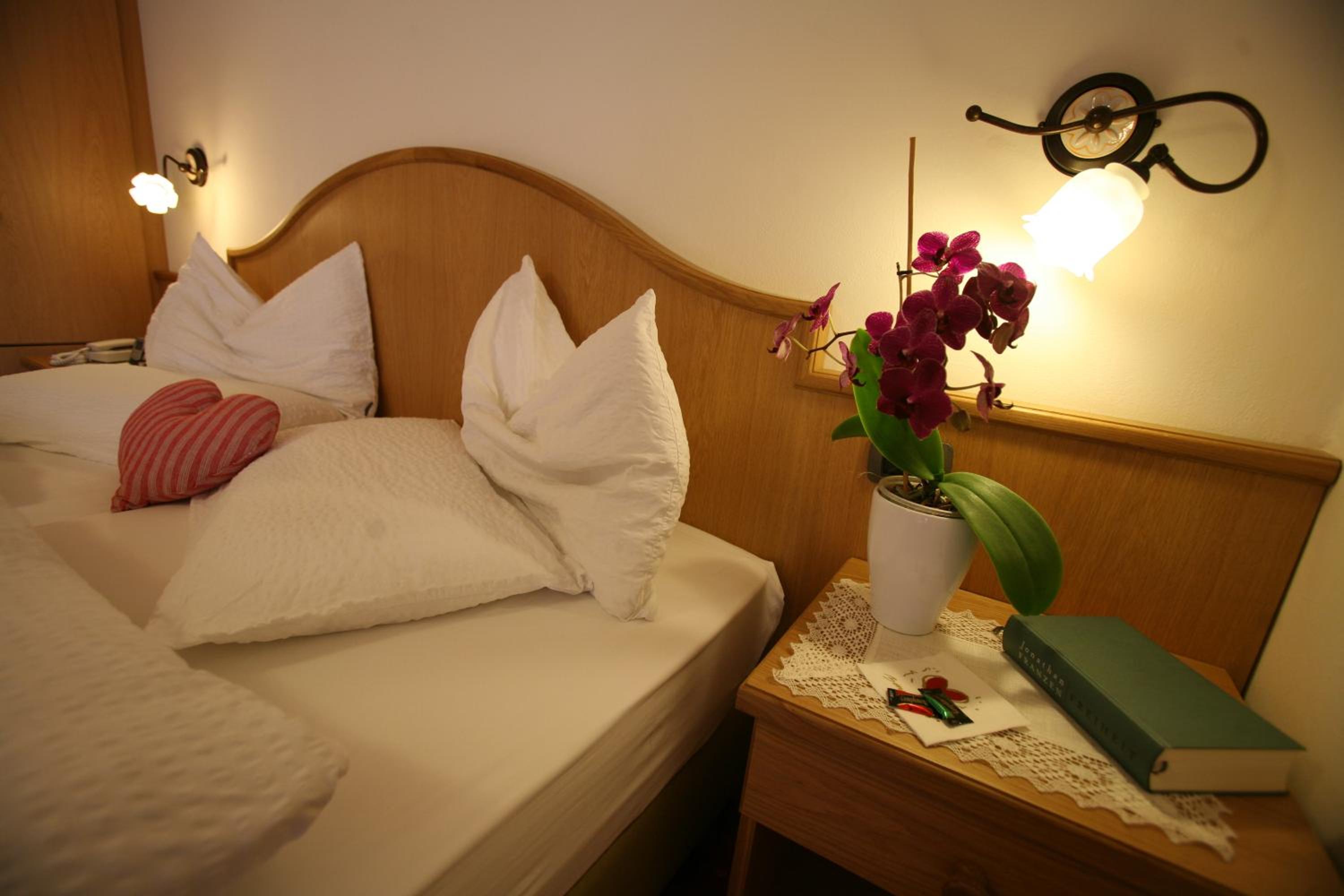 Comfort Twin/Double Room with Balcony - Photo 1