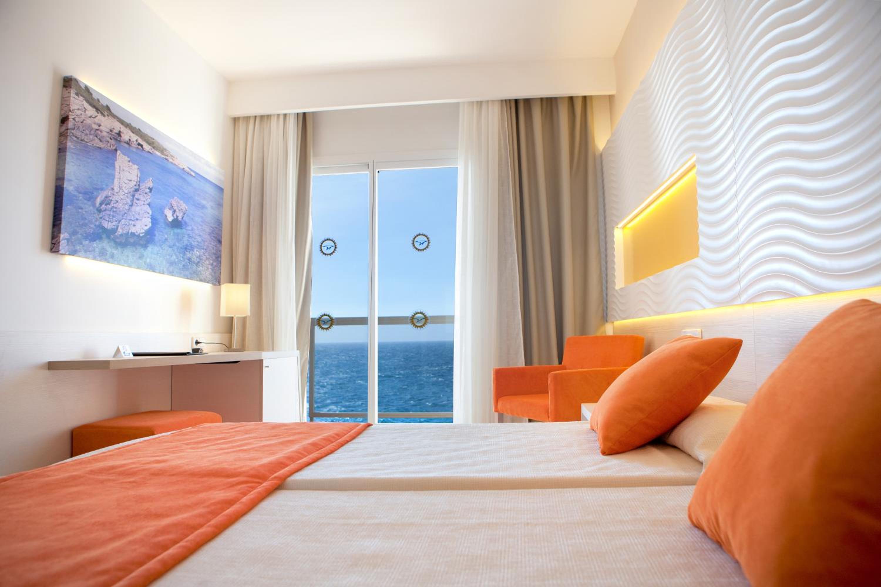 Double or Twin Room - Photo 4