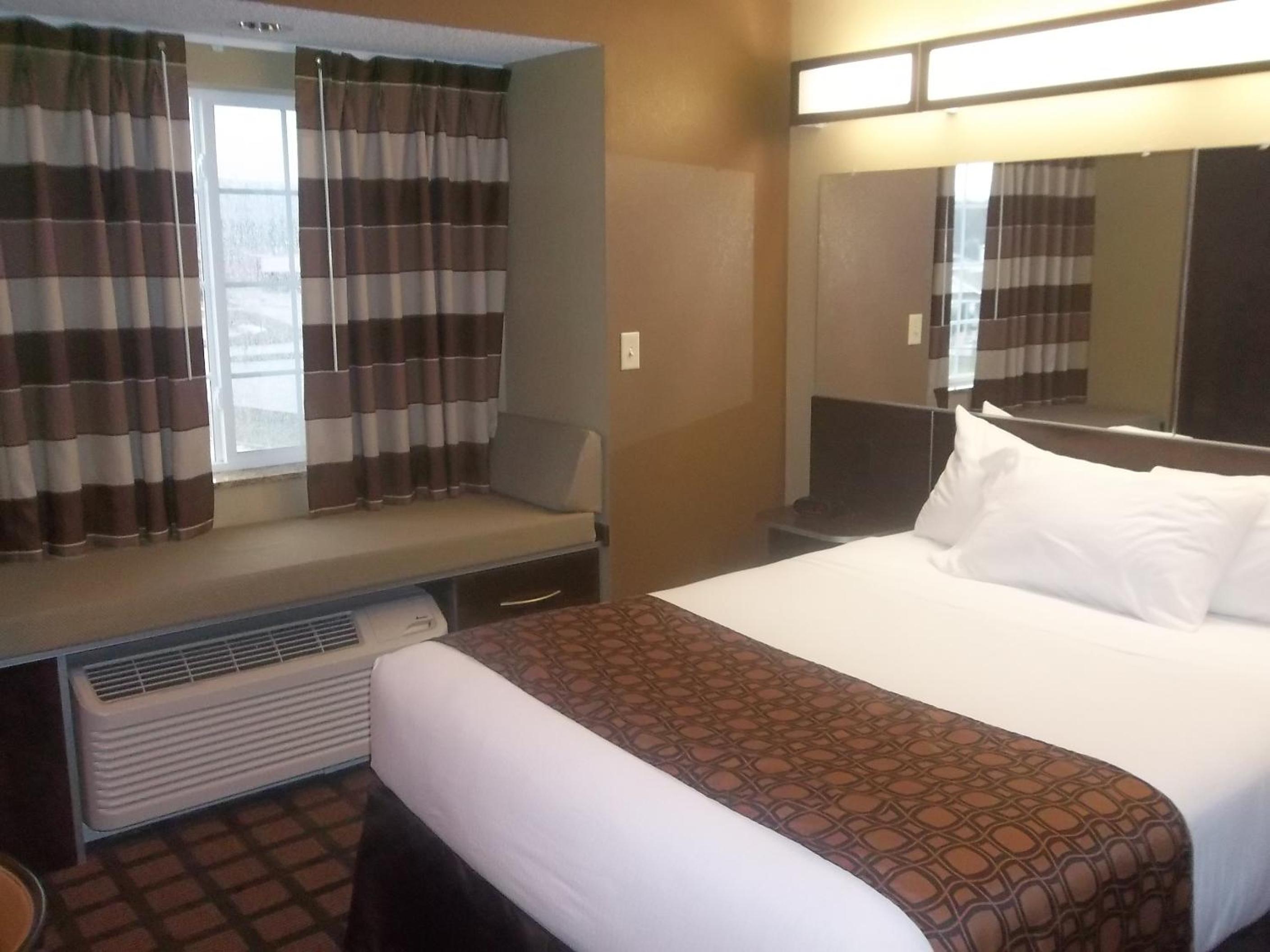 Queen Room - Disability Access/Non-Smoking photo 1