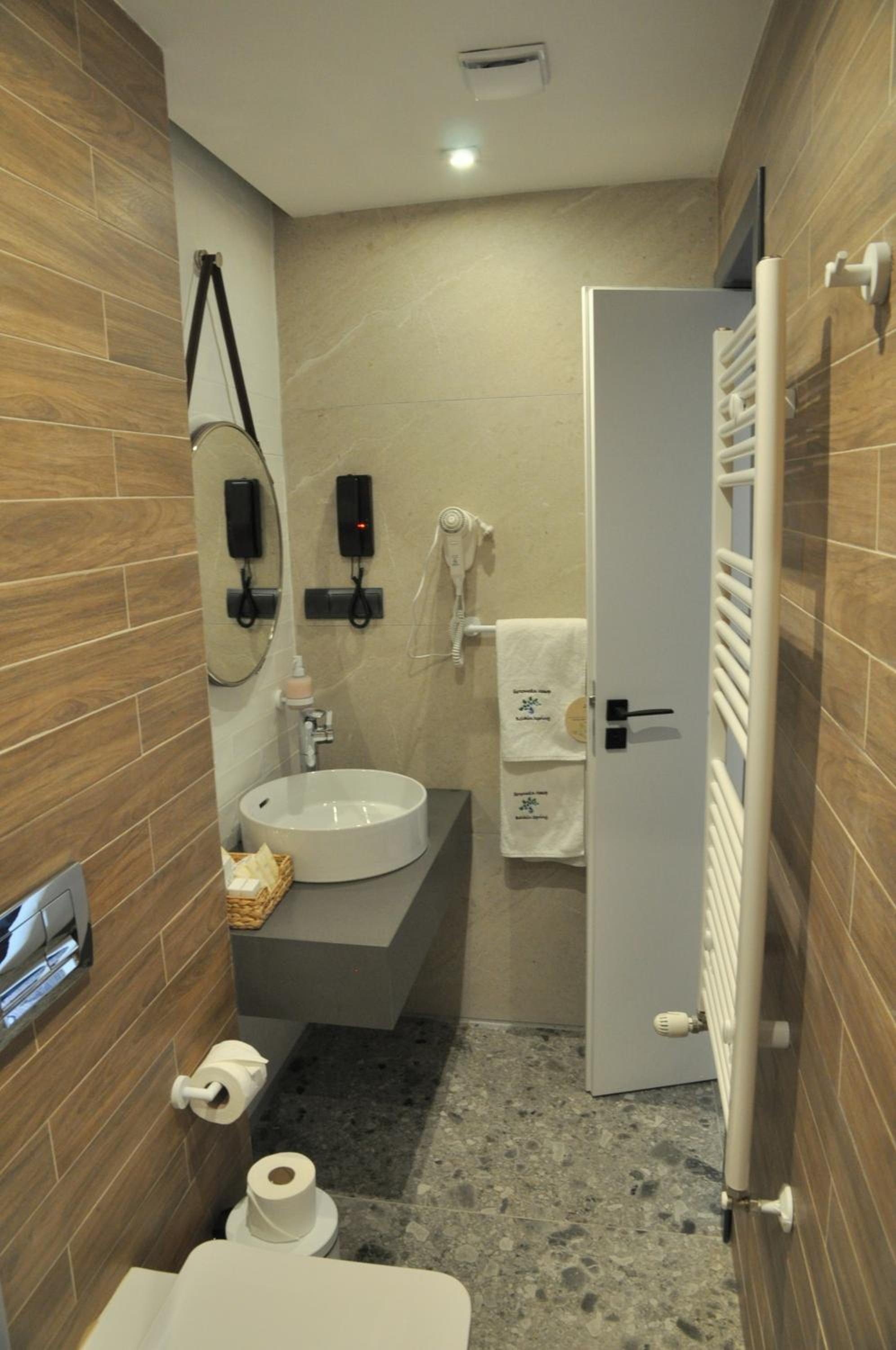 One-Bedroom Apartment in Villa photo 3