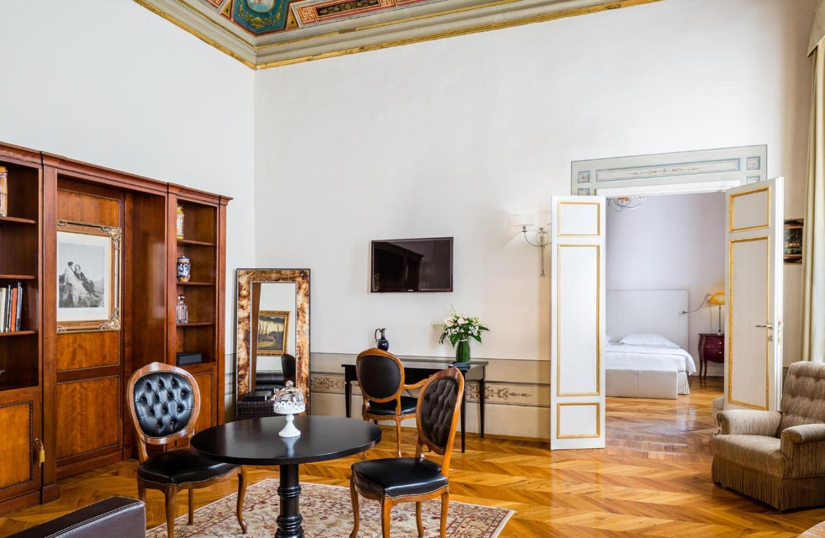 Two-Bedroom Suite - Photo 2
