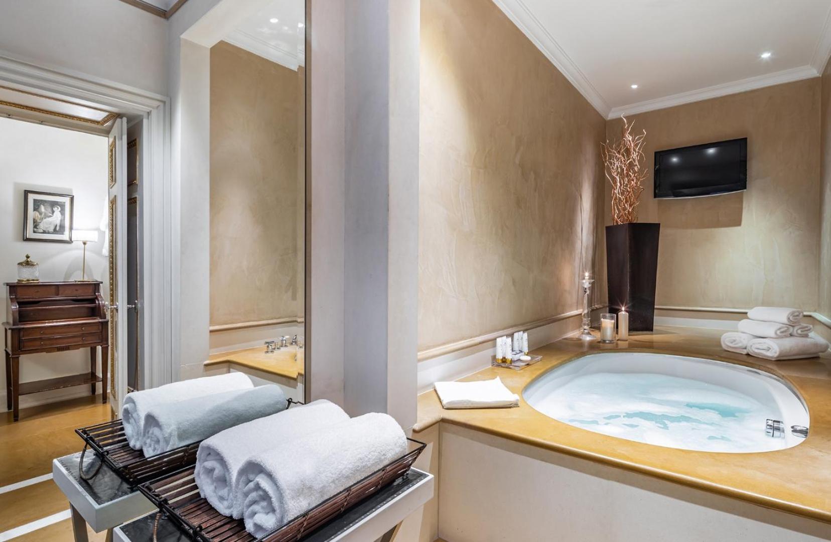 Two-Bedroom Suite - Photo 3