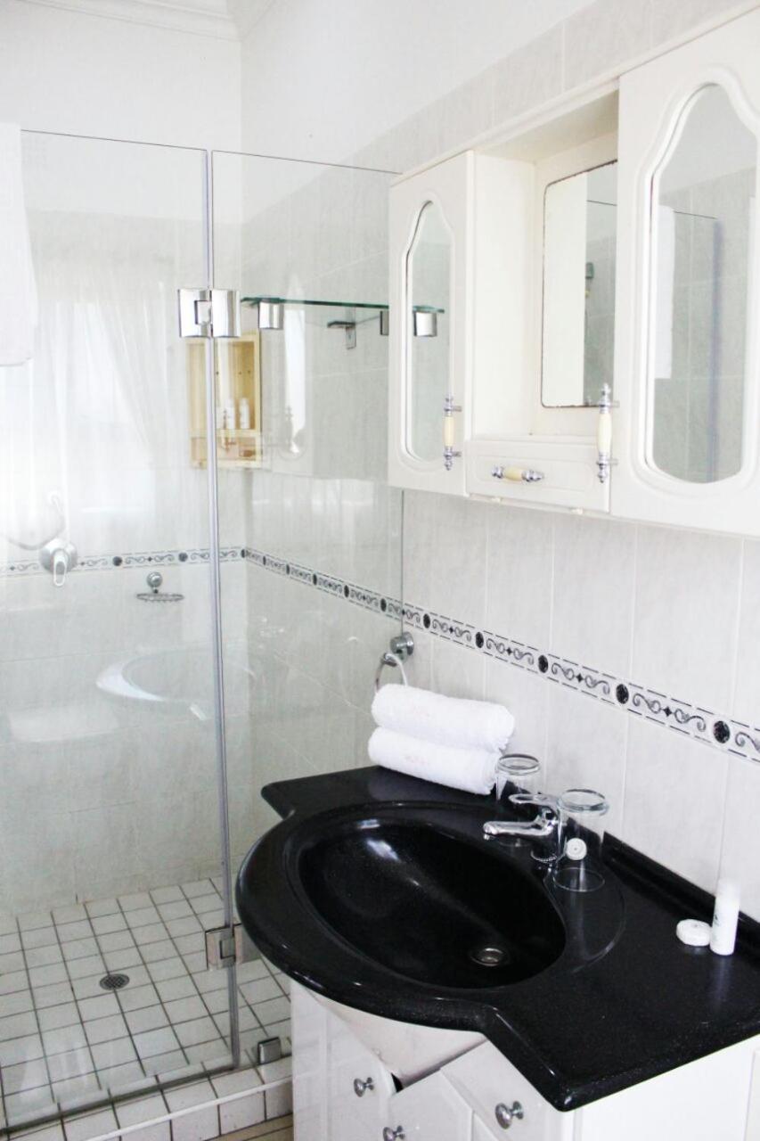 Deluxe Double Room with Balcony and Sea View photo 2