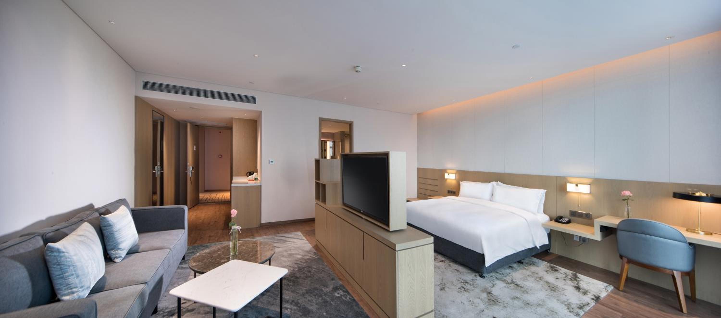 Standard King Room with Extra Floor Space - High Floor - Photo 1