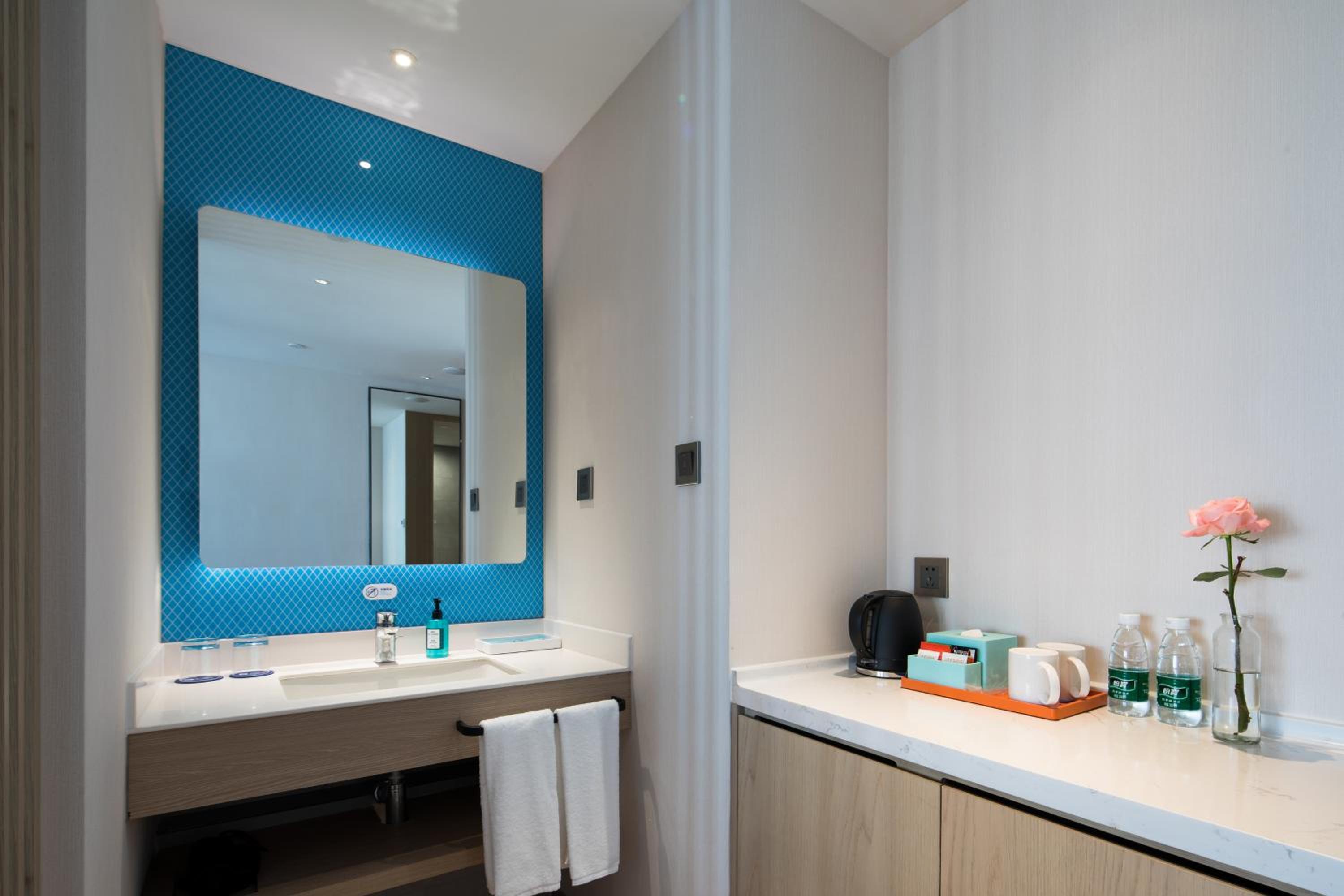 Standard Twin Room - Photo 4
