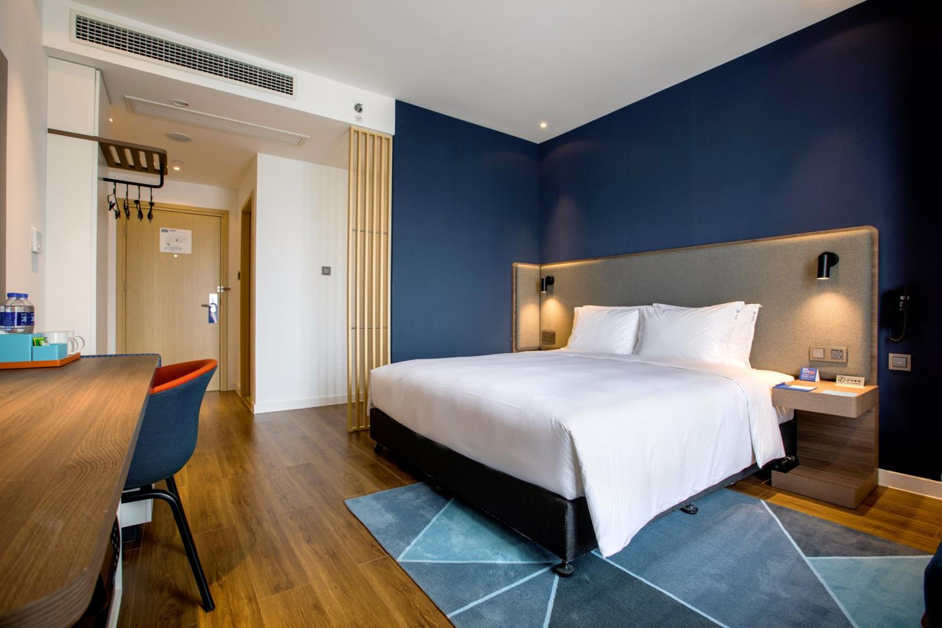 Standard King Room - Photo 4