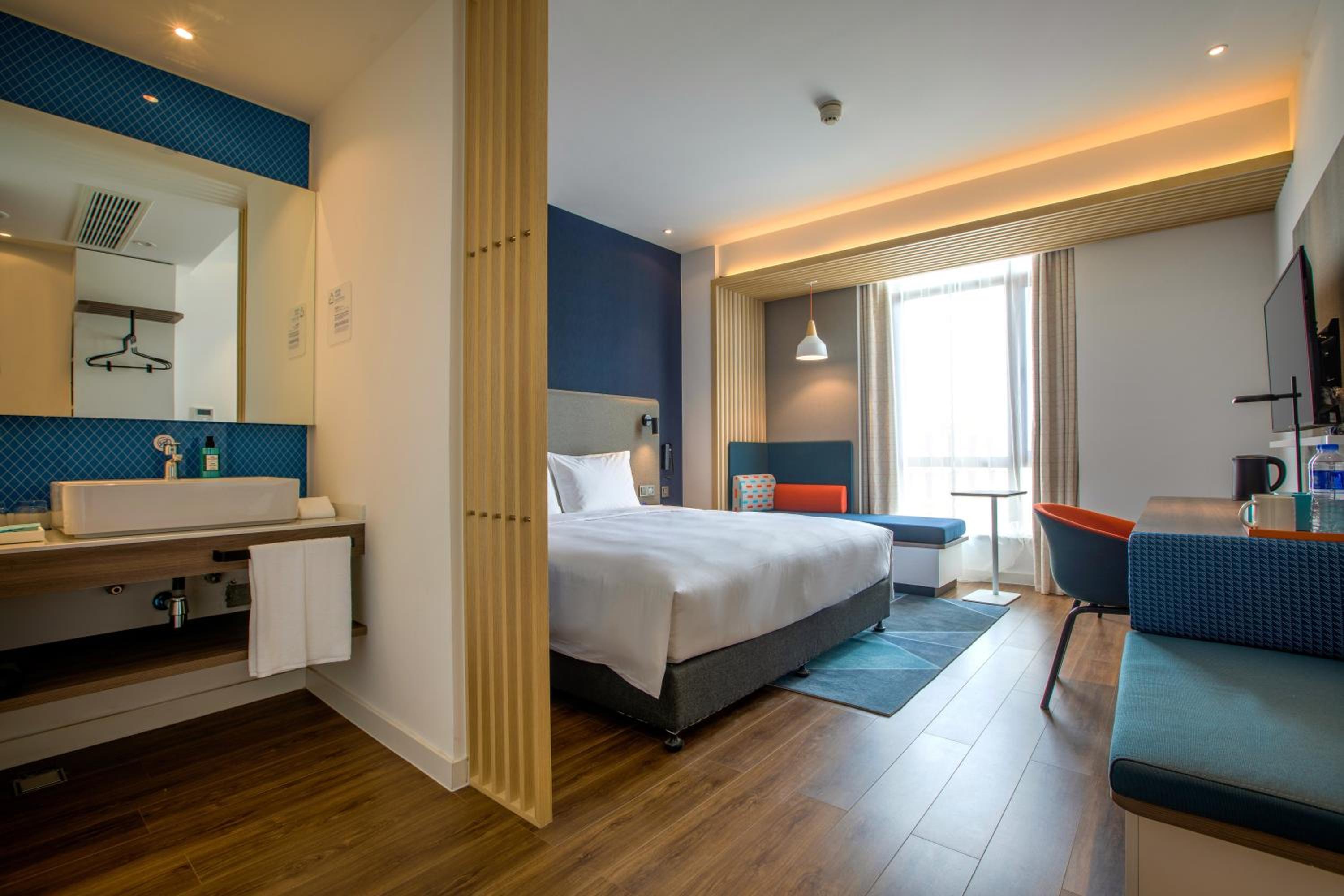 Standard King Room - Photo 6
