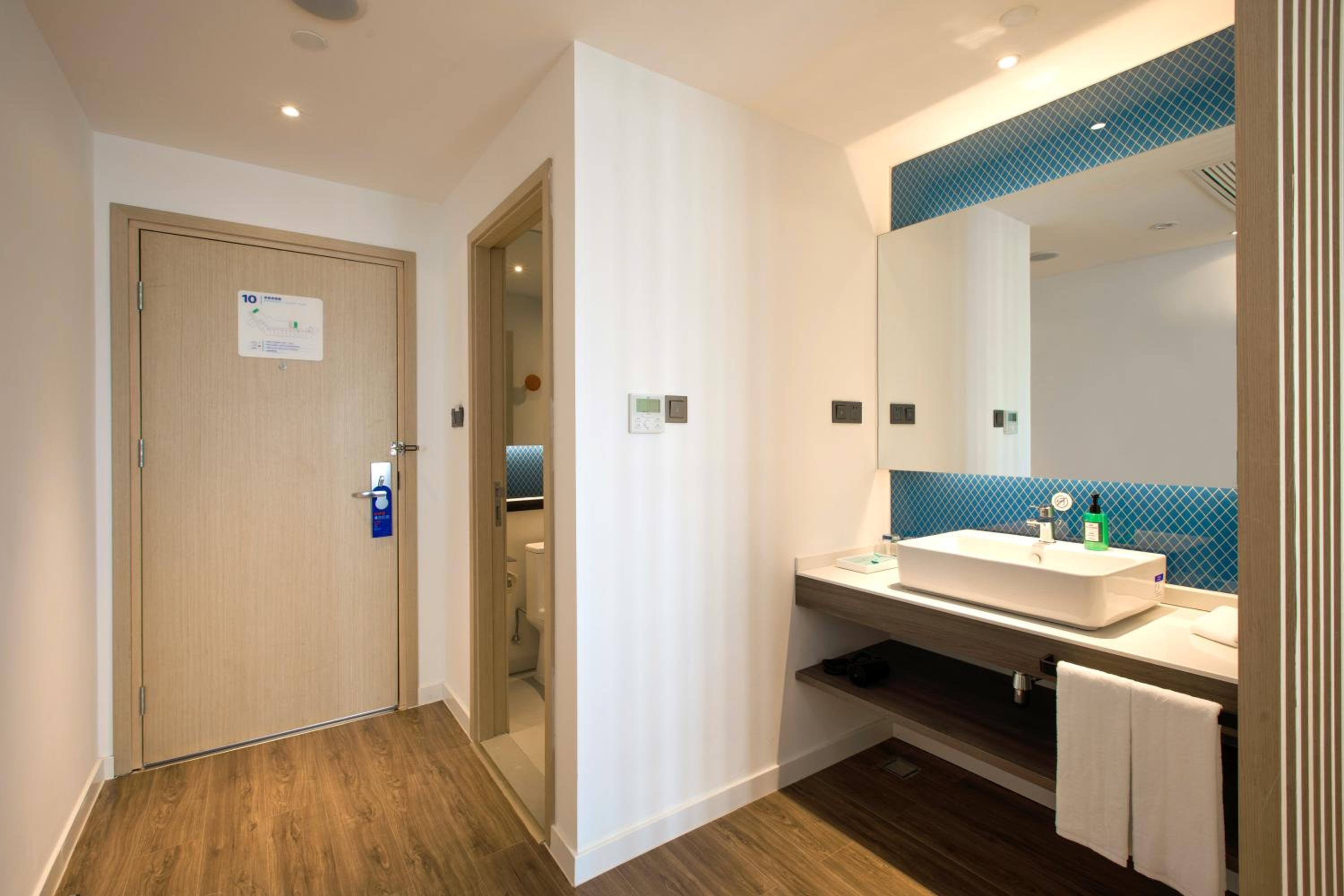 King Suite - Photo 7