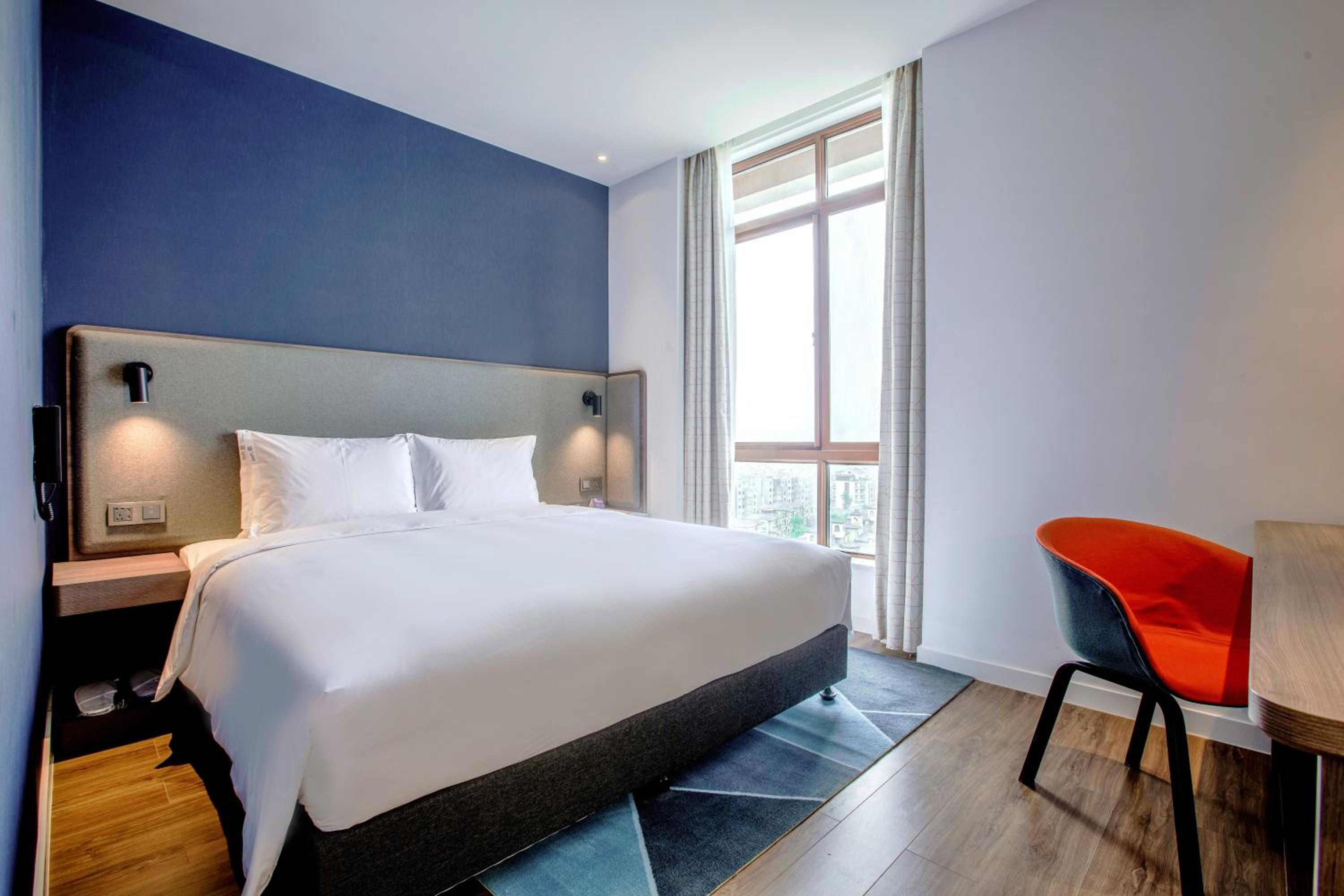 King Suite - Photo 2