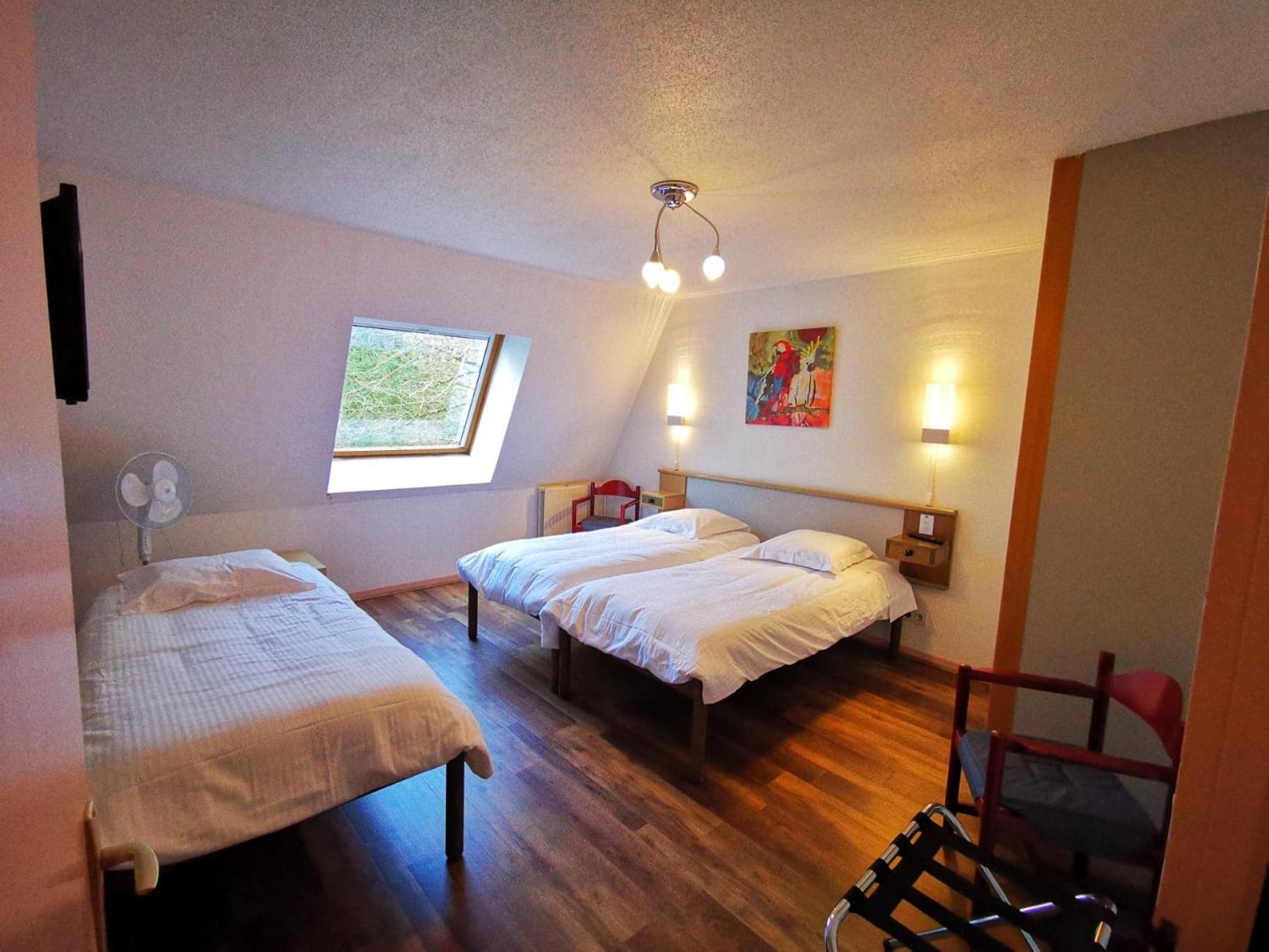 One-Bedroom Apartment - Photo 2