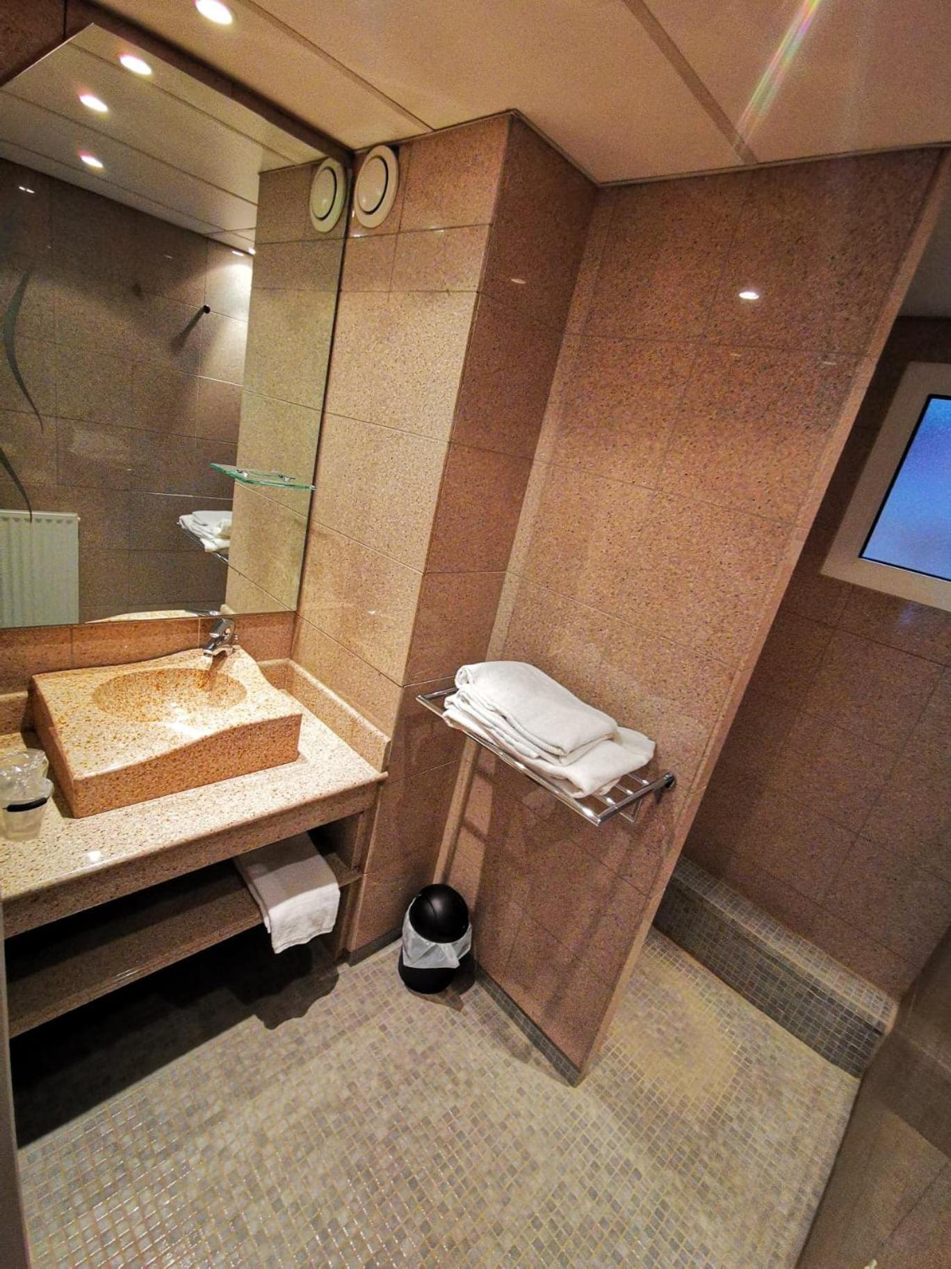 One-Bedroom Apartment - Photo 5