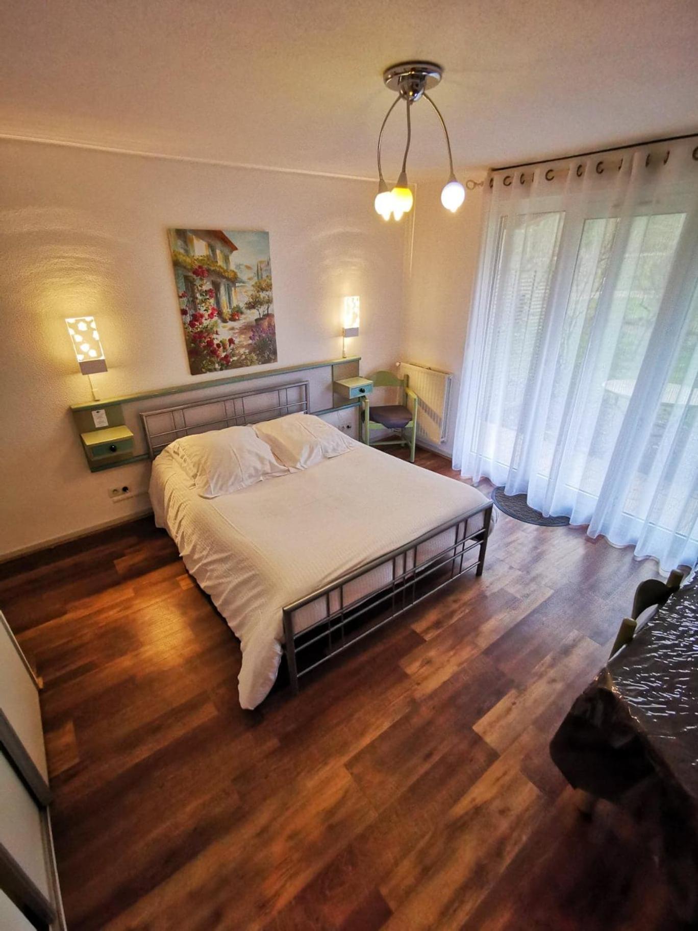 Double Bed Studio - Photo 1