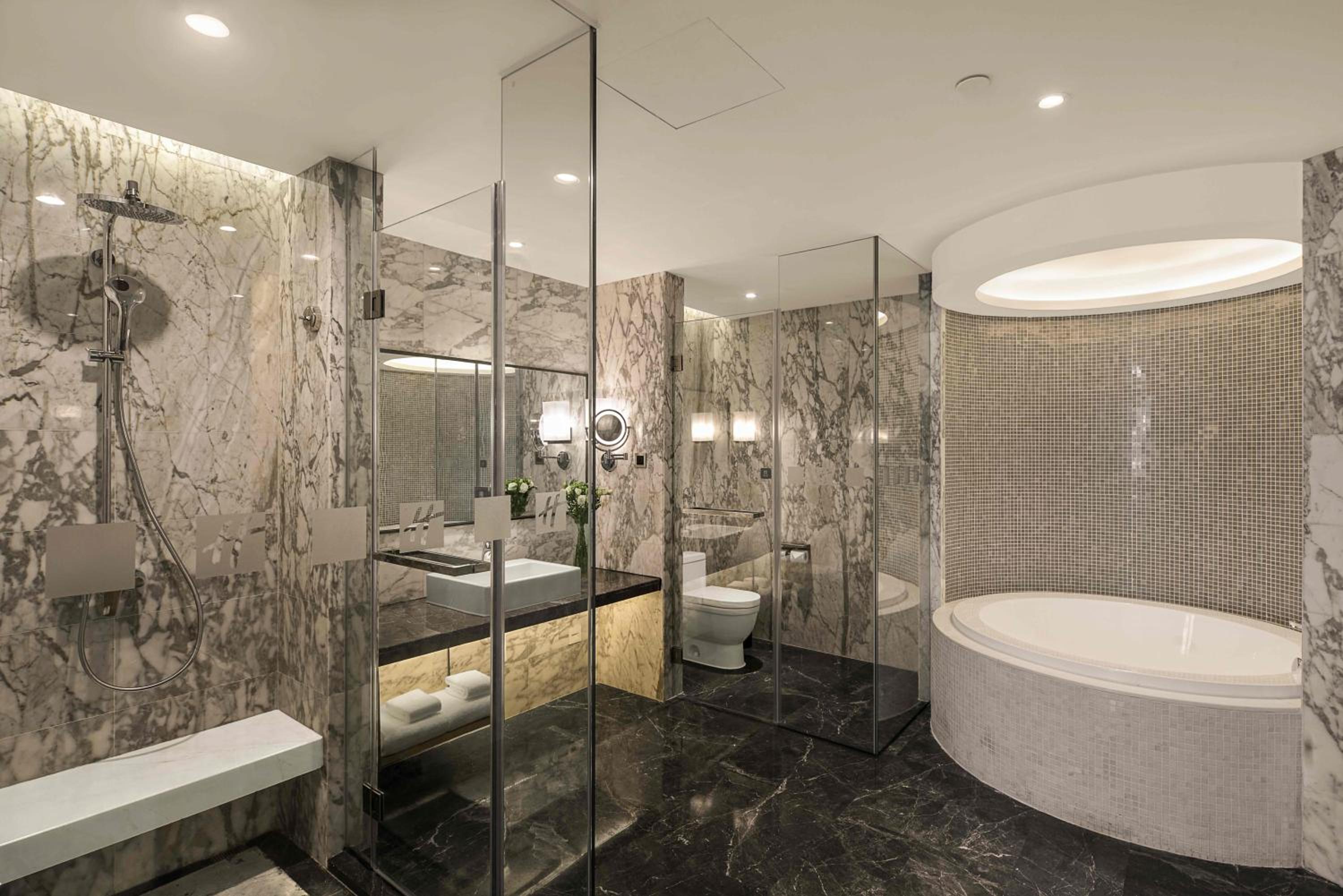 One-Bedroom King Suite - Photo 6