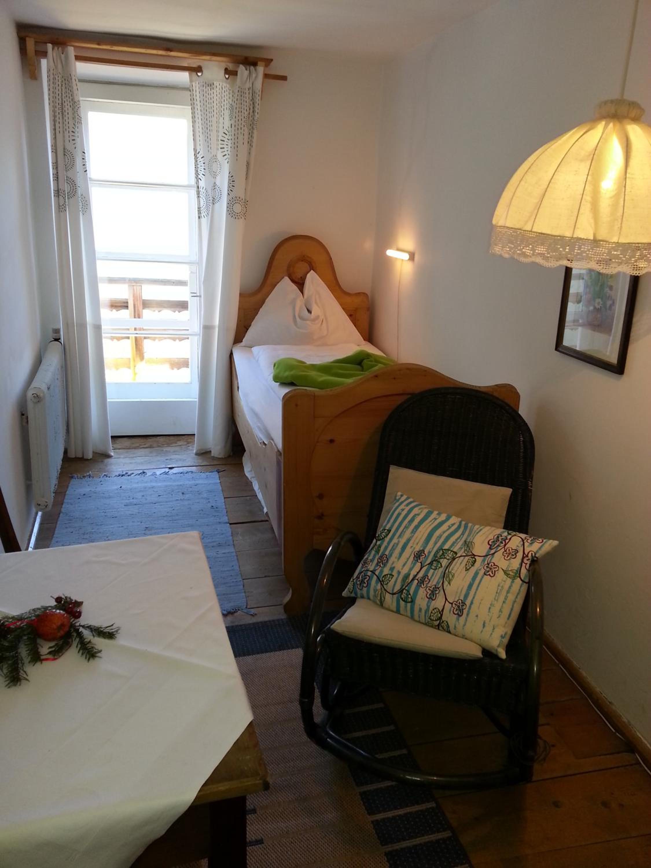 Single Room with Shared Shower and Toilet (no lakeview) photo 1