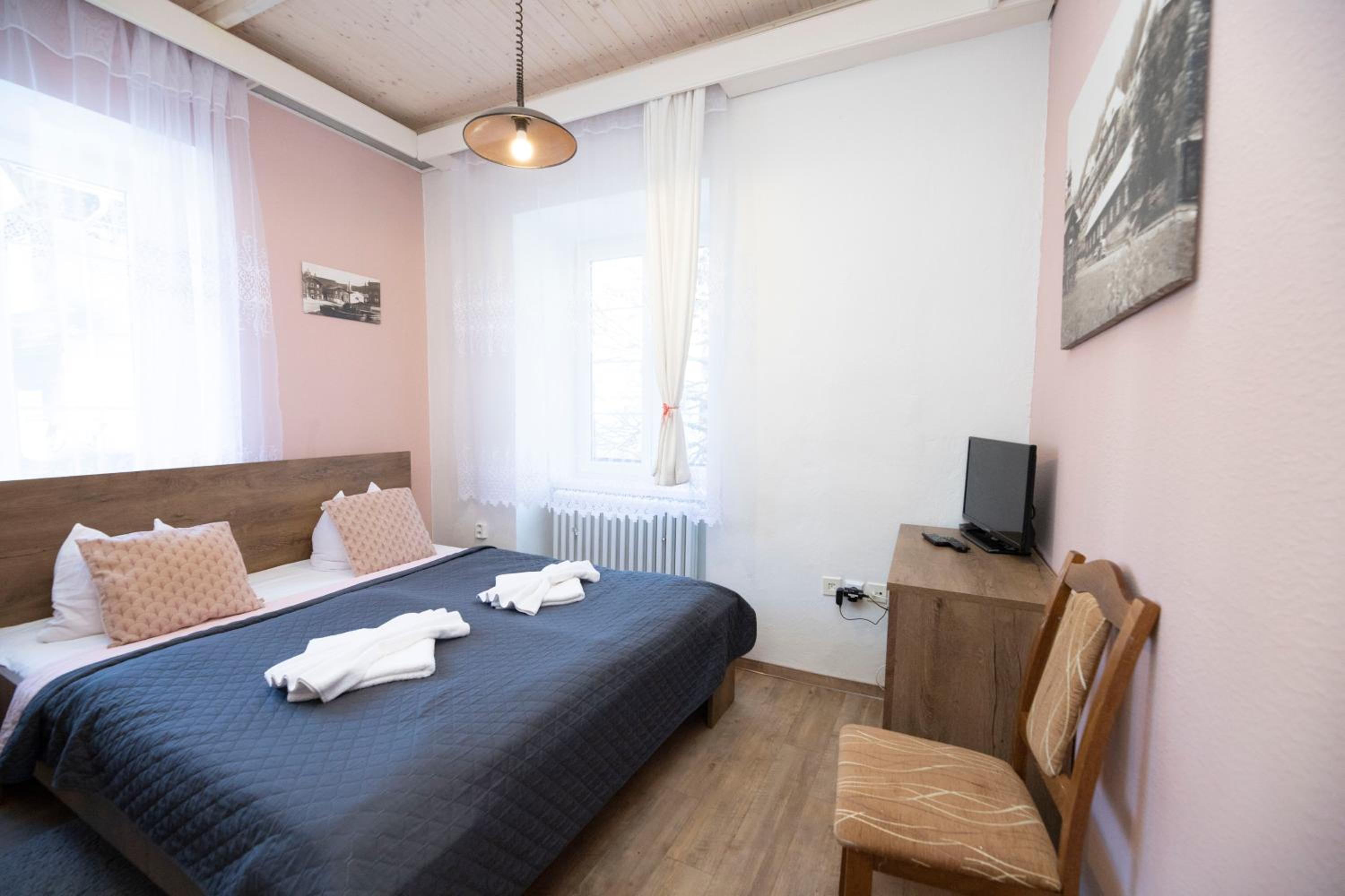 Quadruple Room with Private Bathroom photo 2