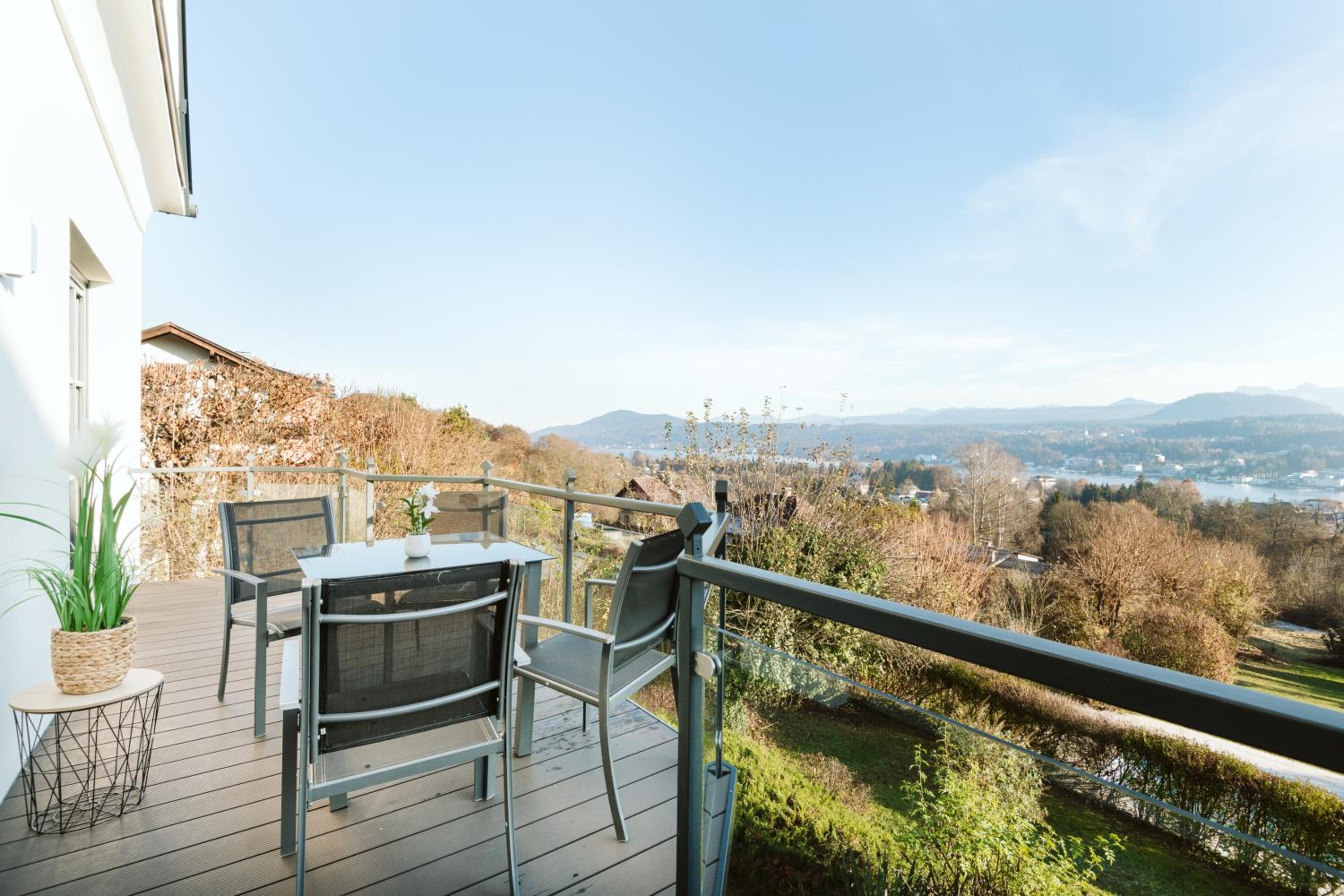Apartment with Lake View photo 3