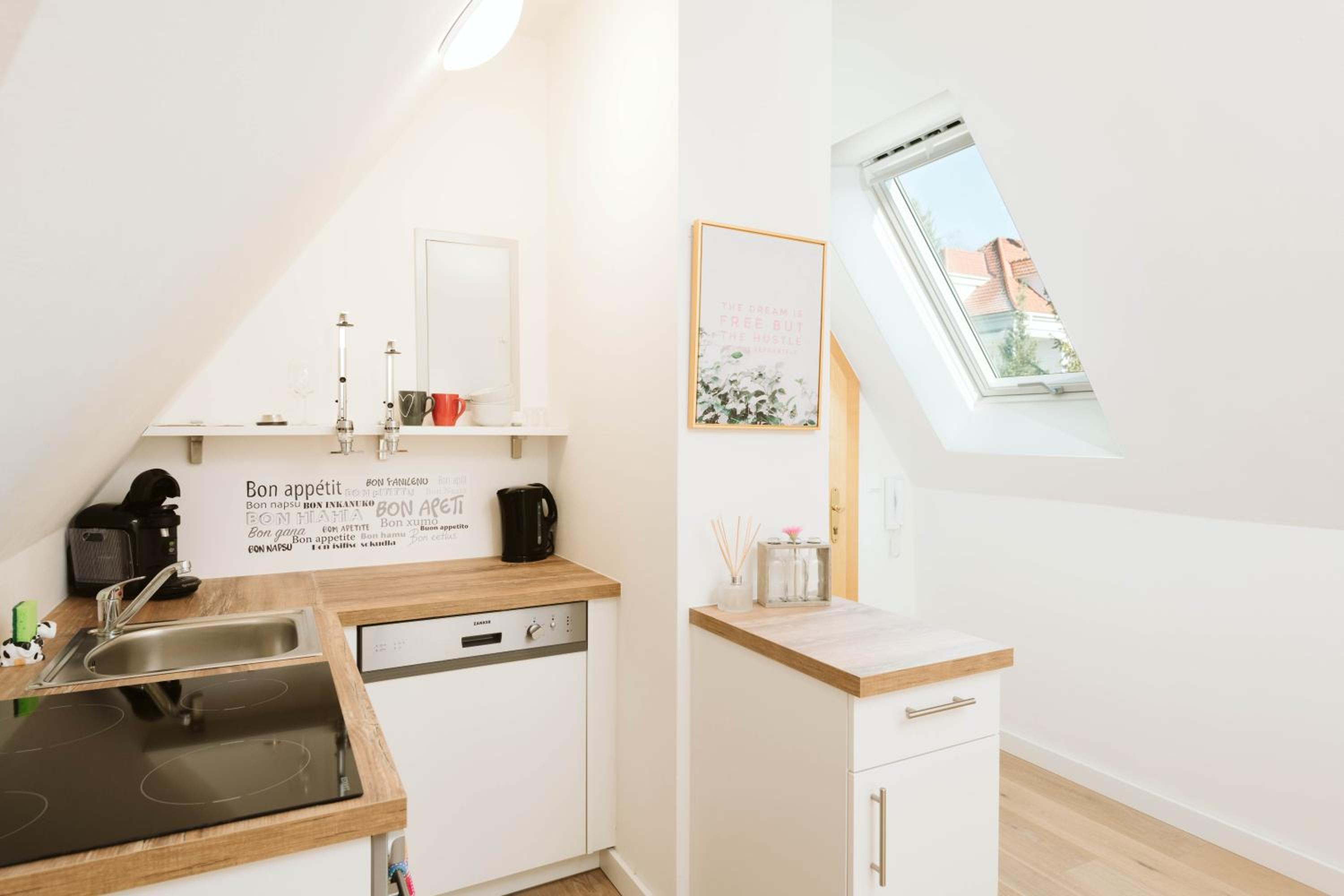 Studio Apartment photo 2