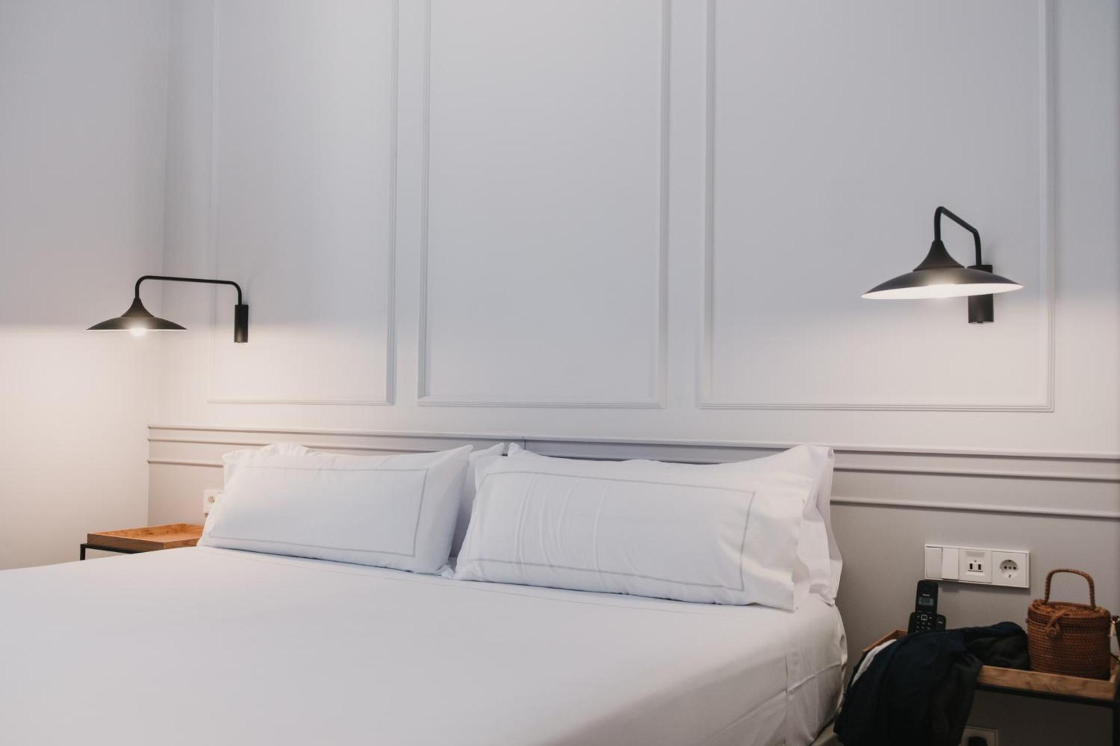 Double or Twin Room - Photo 4