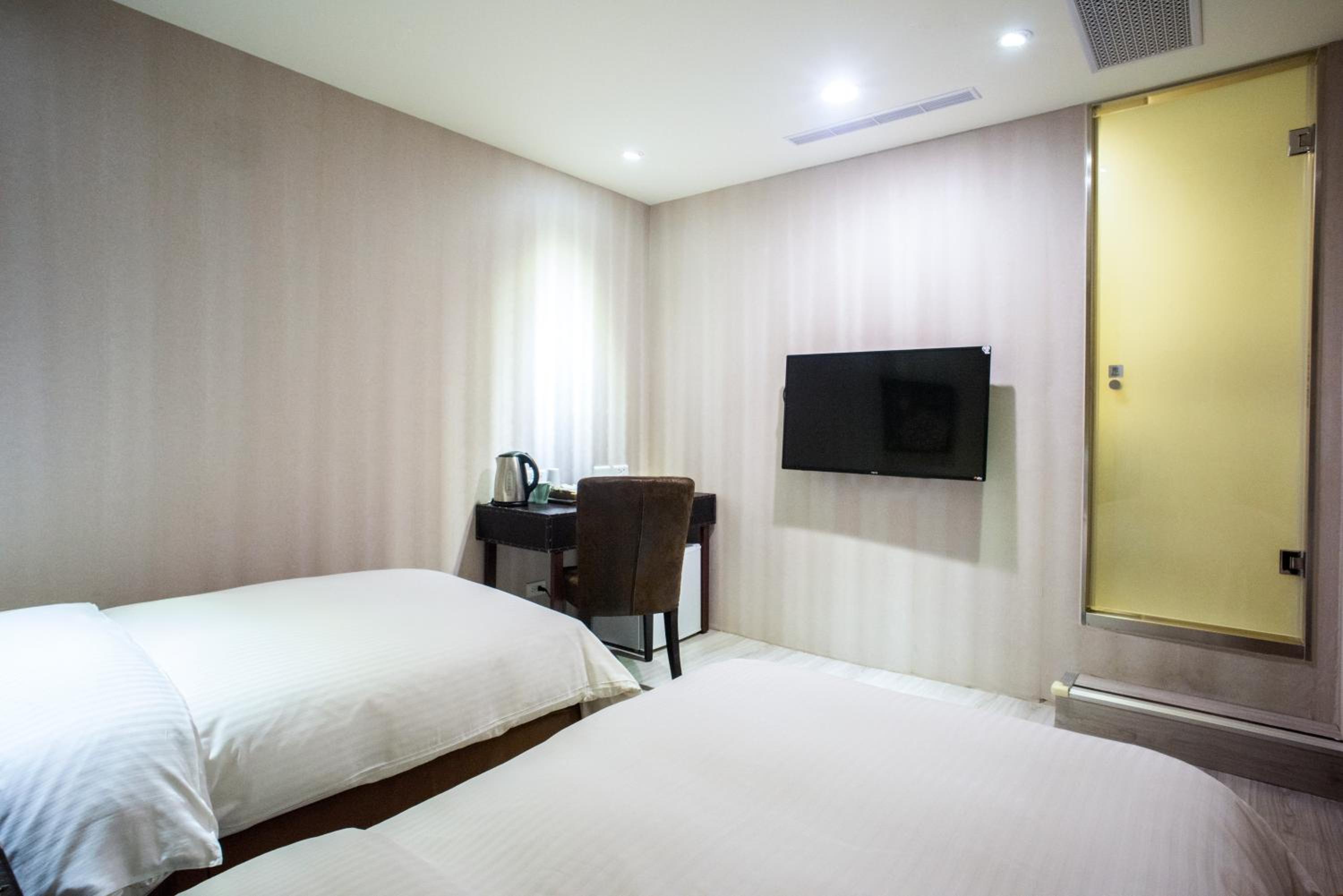 Standard Twin Room without Window