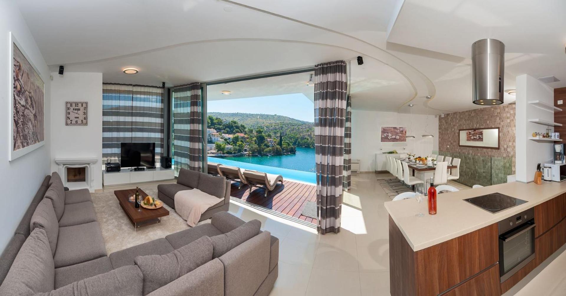 Villa photo 1