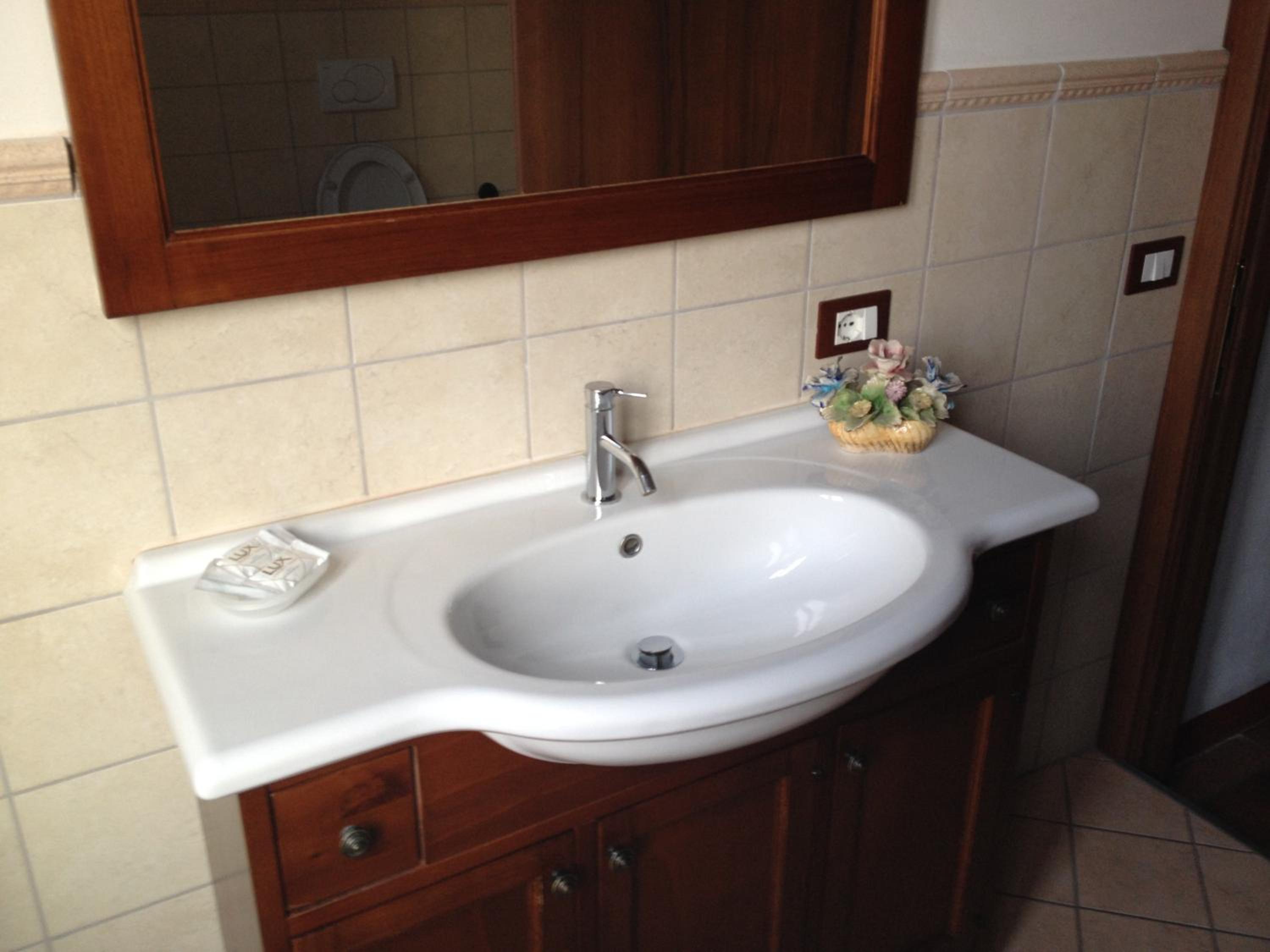 Double Room - Photo 8