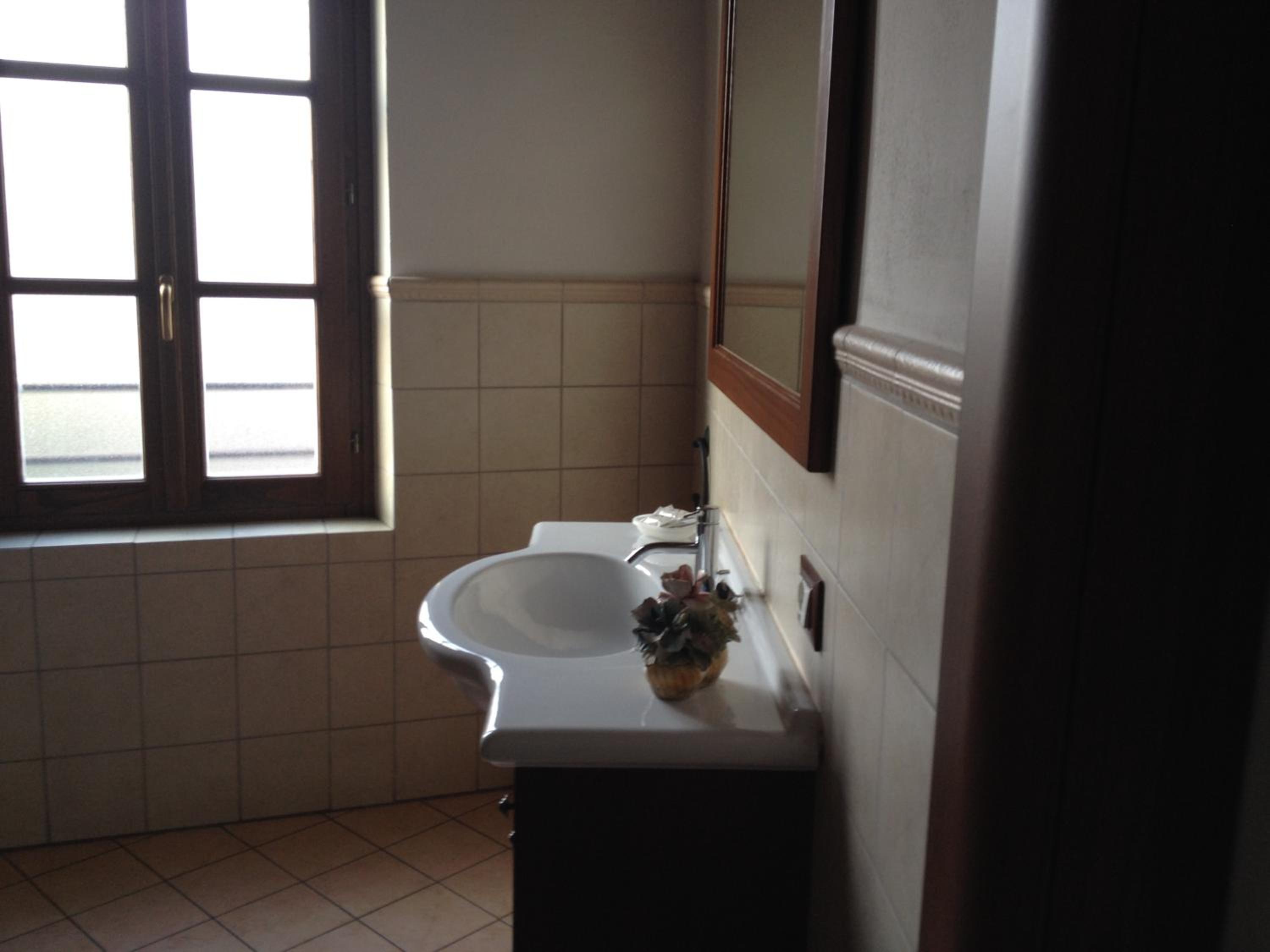 Double Room with Private External Bathroom - Photo 4
