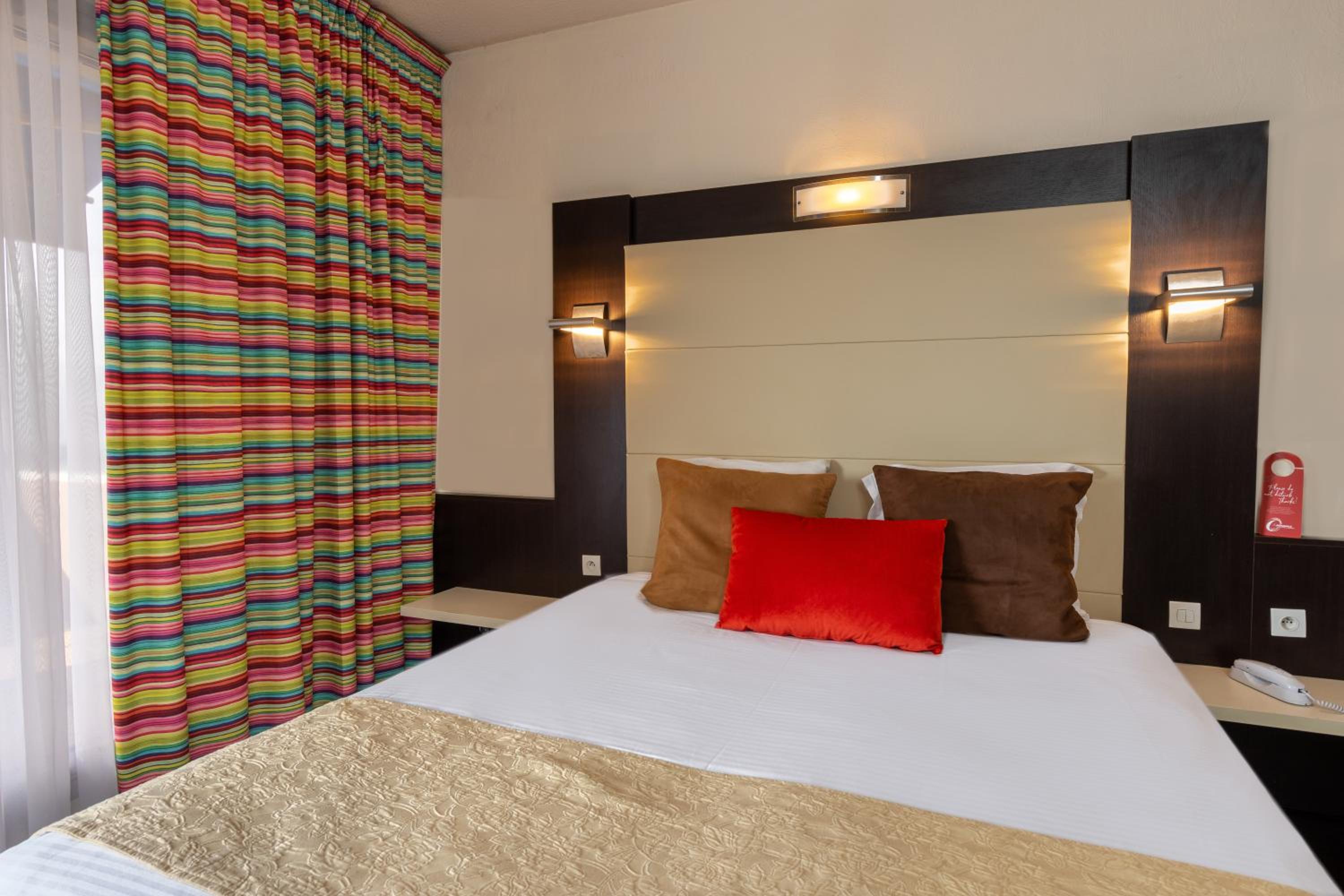 Double Room with Balcony - Photo 3