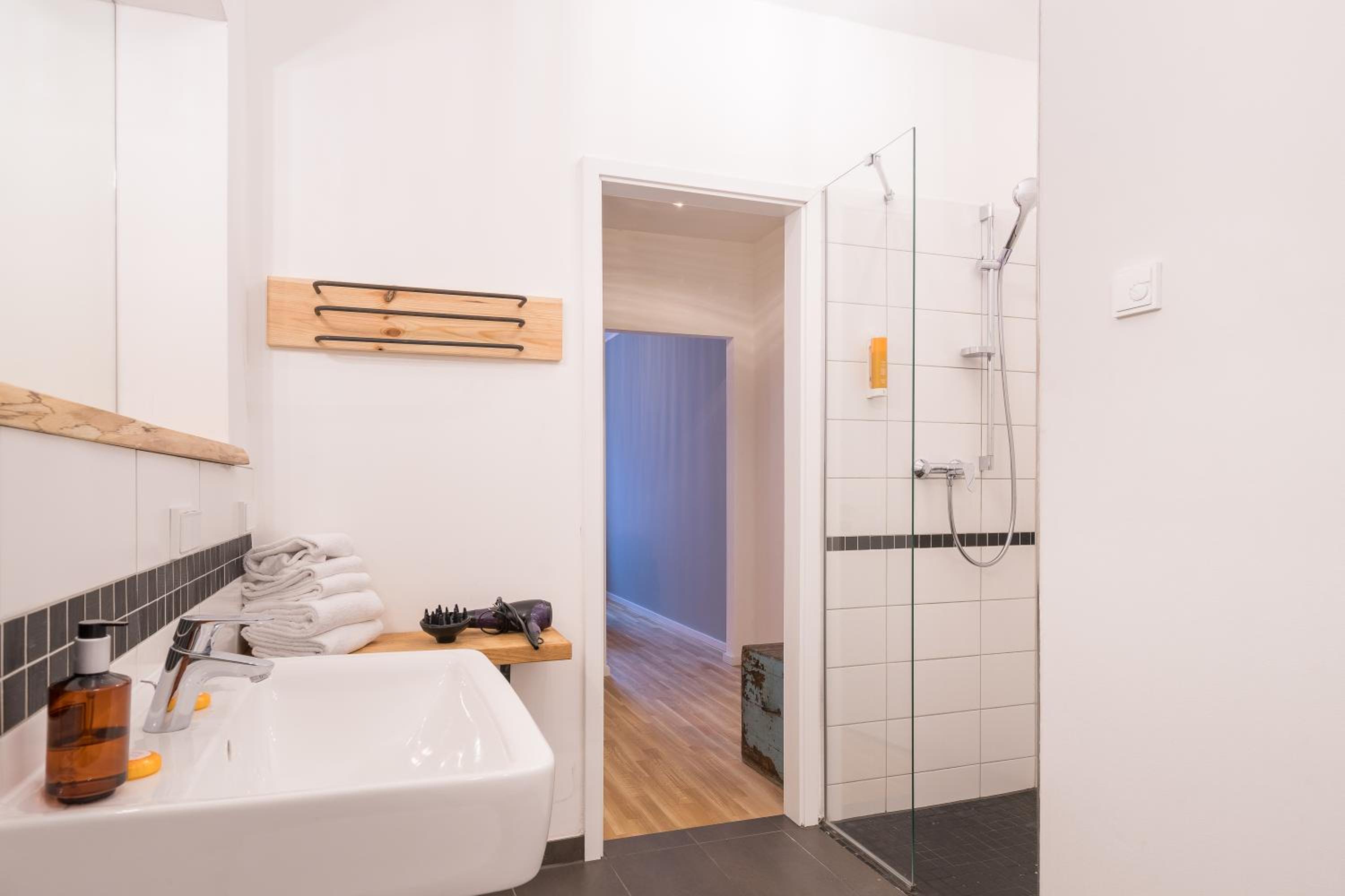 One-Bedroom Apartment - Photo 13