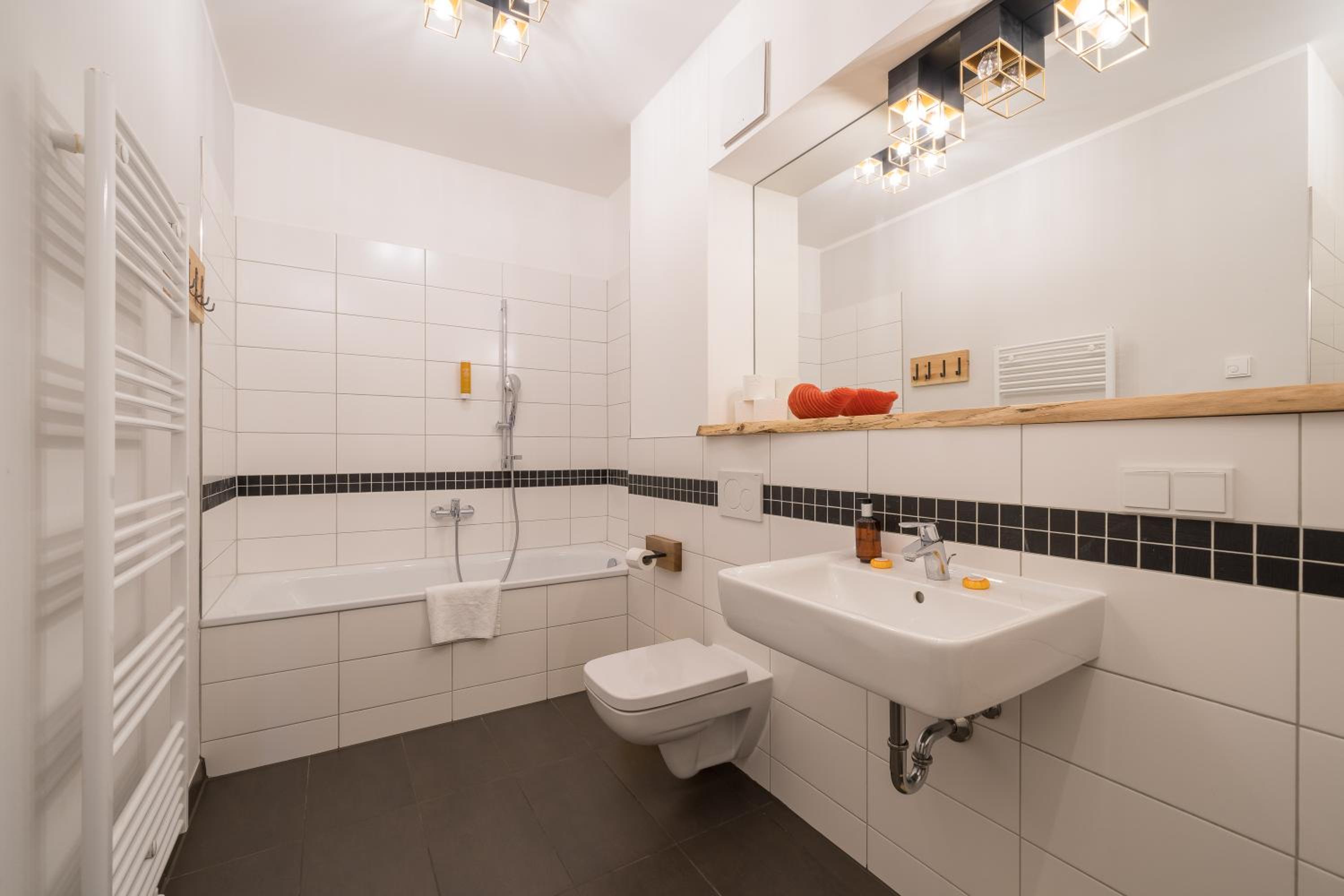 One-Bedroom Apartment - Photo 12