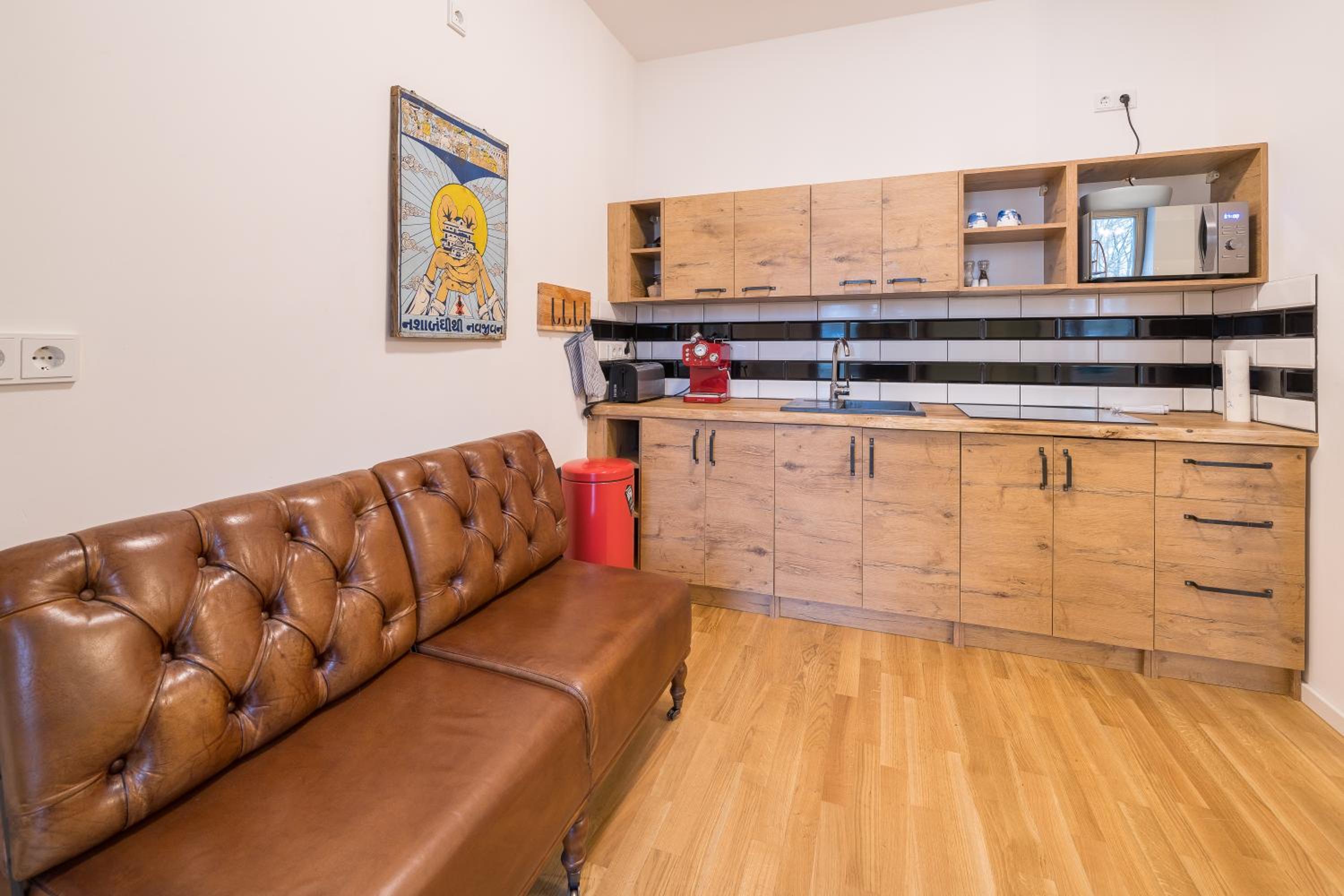 One-Bedroom Apartment - Photo 7
