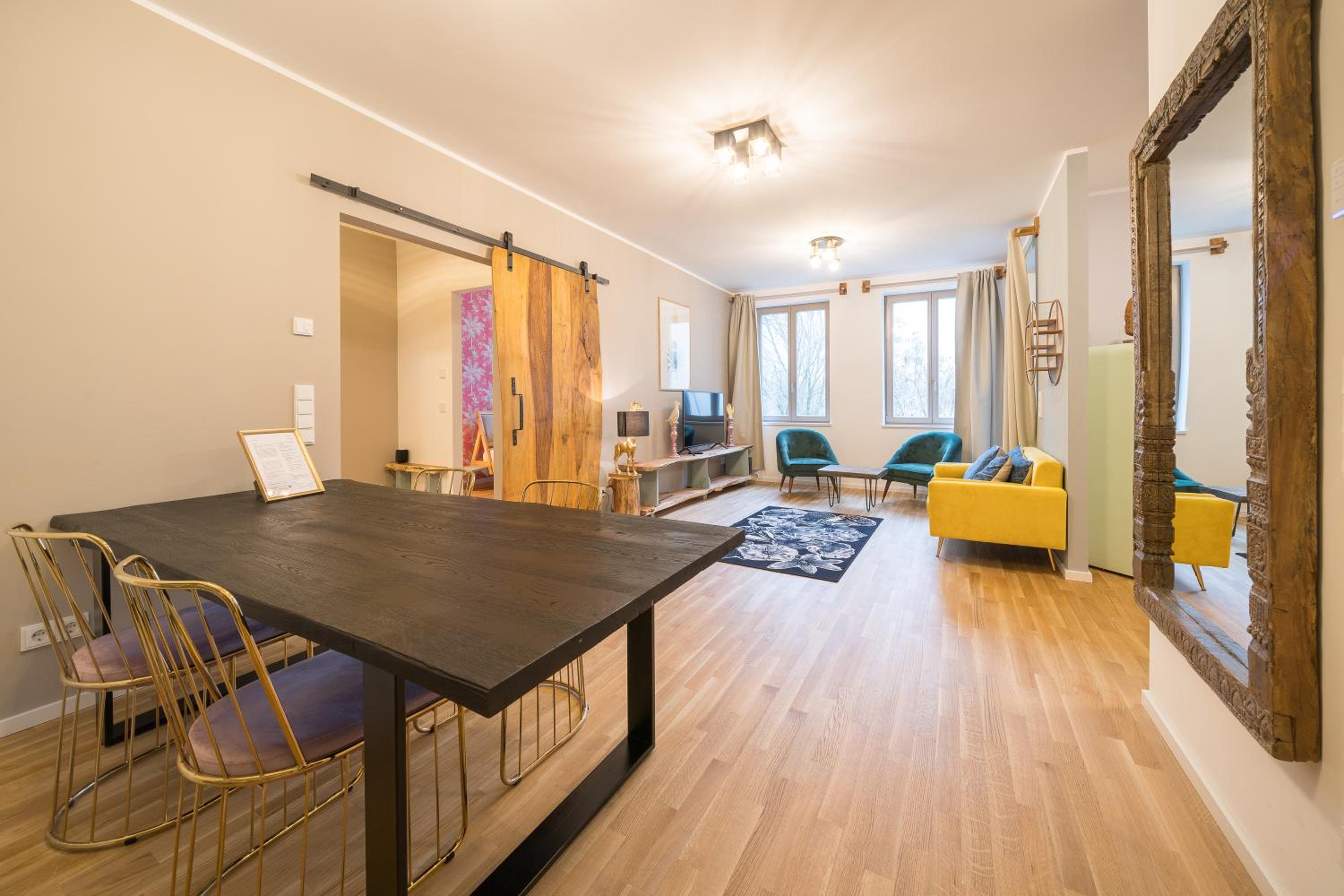 One-Bedroom Apartment - Photo 1