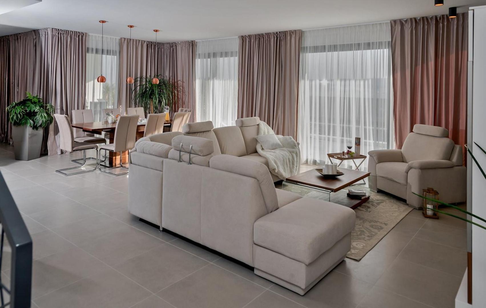 Villa photo 1