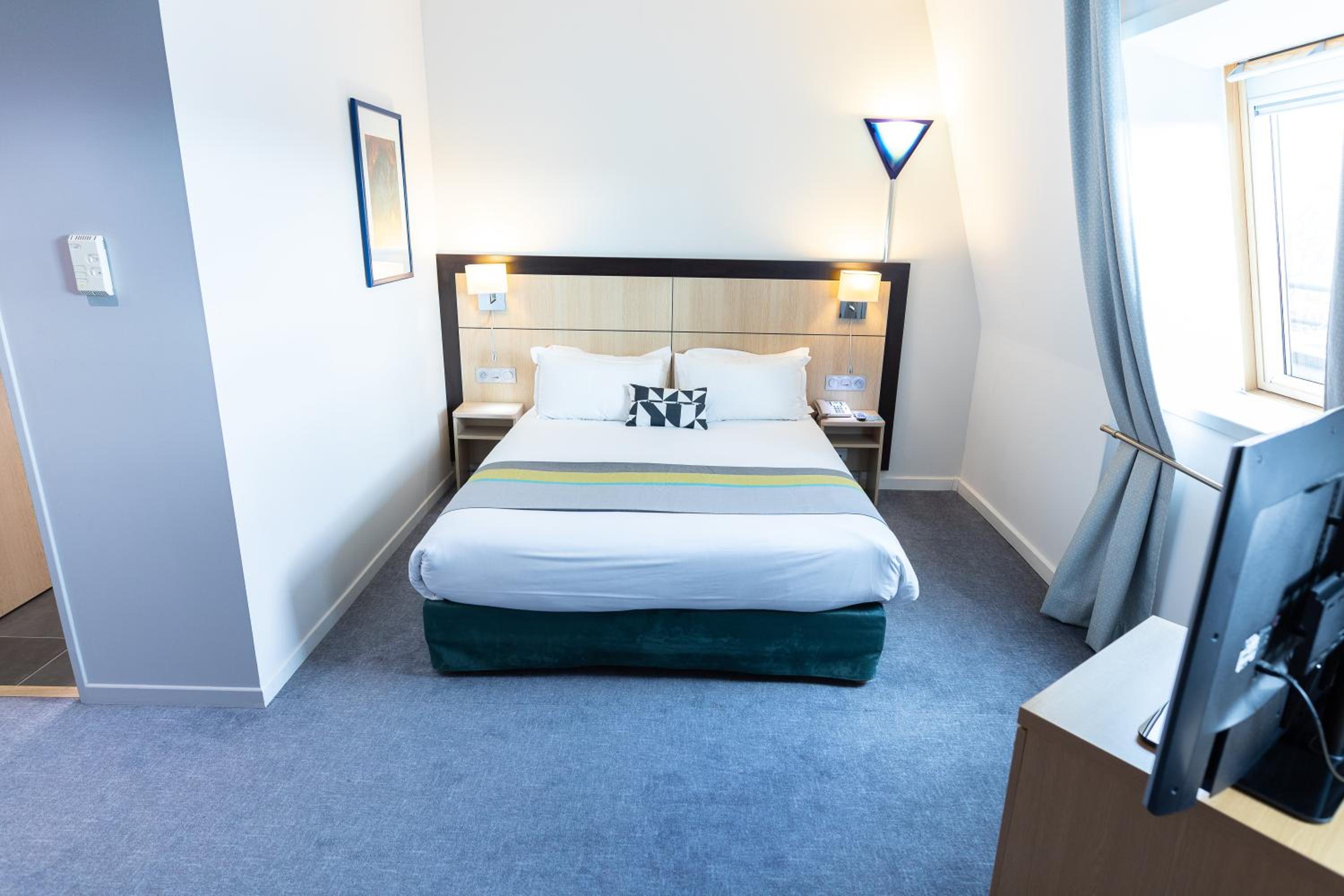 Queen Suite with Sofa Bed - Mid Floor - Photo 1