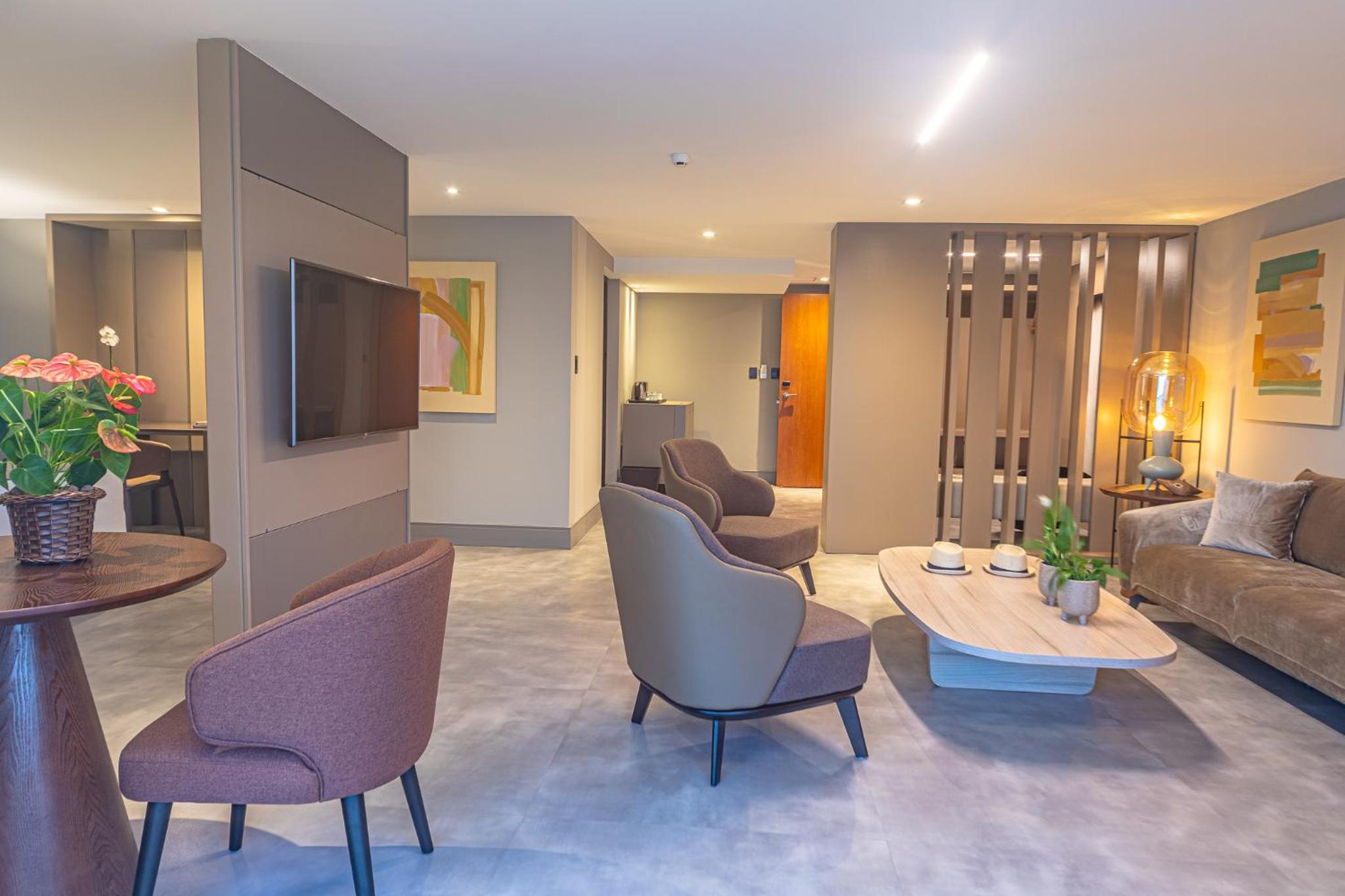 Presidential Suite thumbnail 5