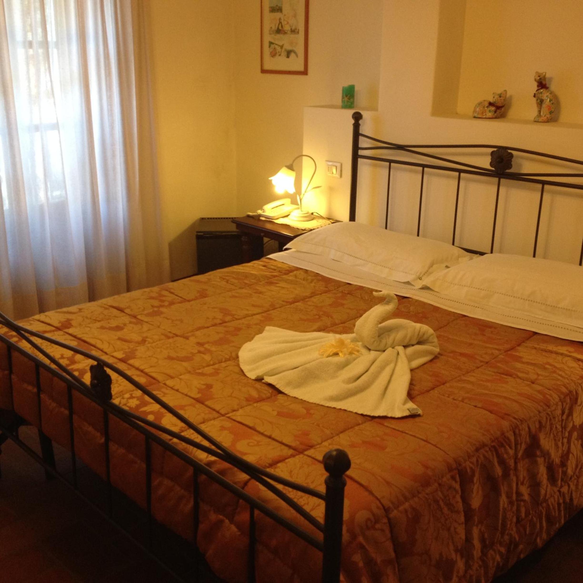Double Room - Photo 9