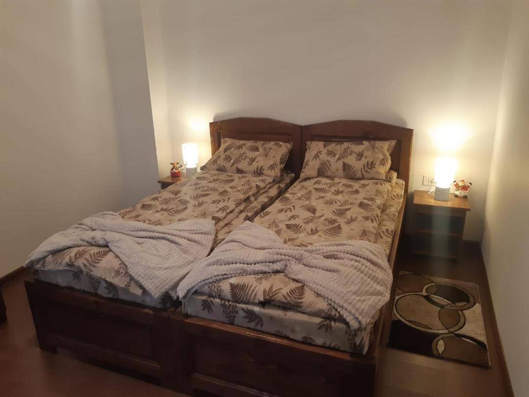 Deluxe Double Room (2 Adults + 1 Child) - Photo 1