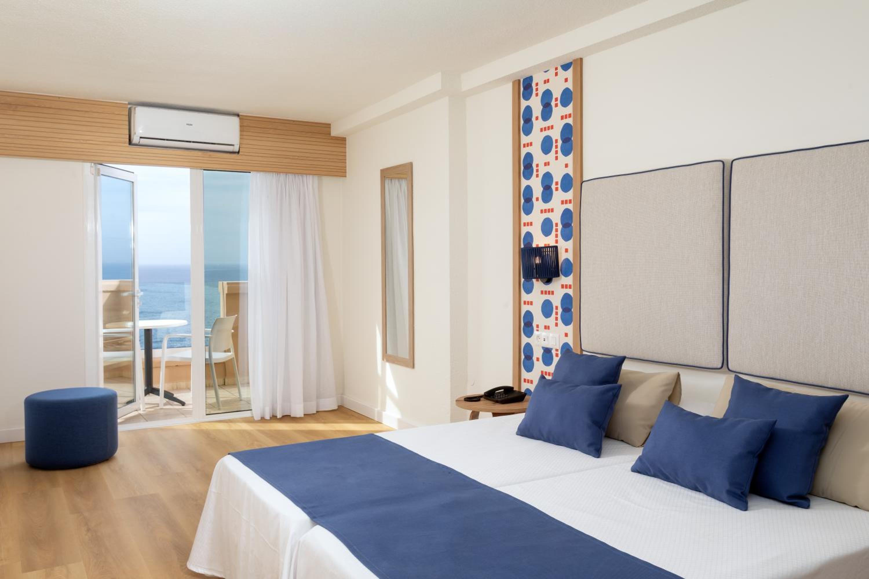Premium Junior Suite with Sea View (3 Adults) thumbnail 6
