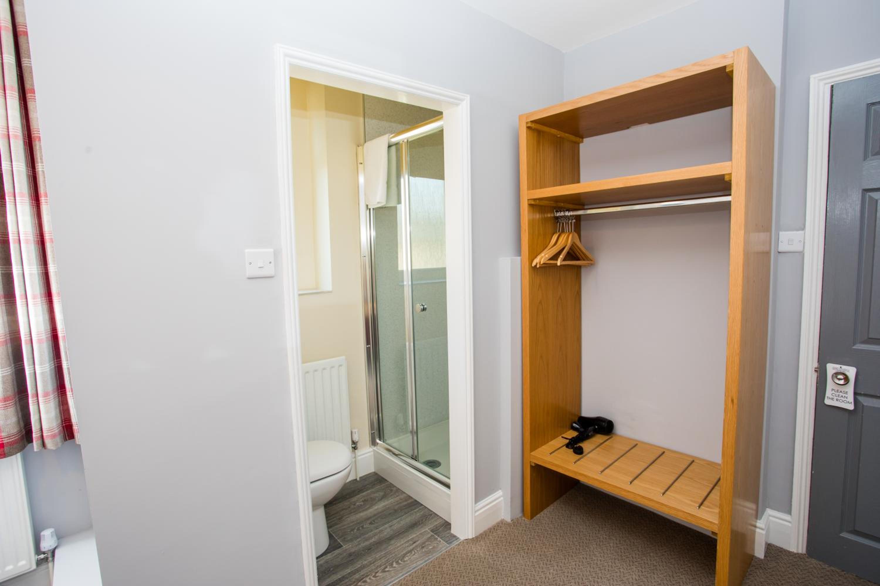 Single Room with Private Bathroom photo 3