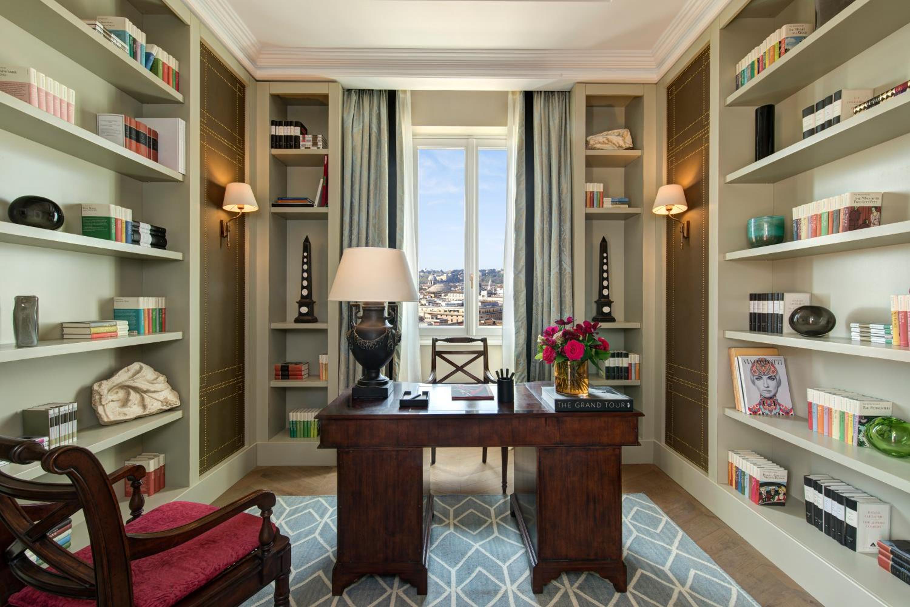 Suite with City View thumbnail 6