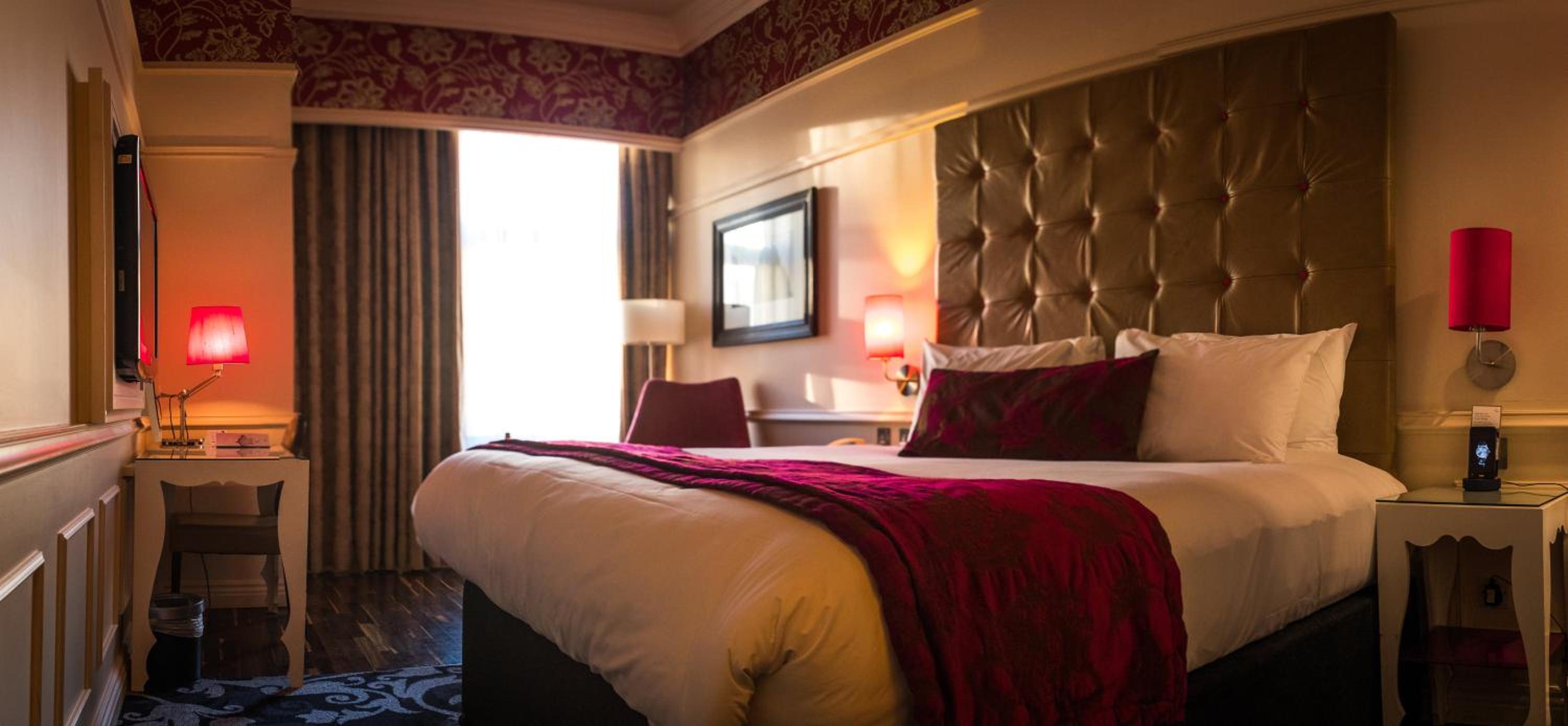 Premium King Room - Photo 4