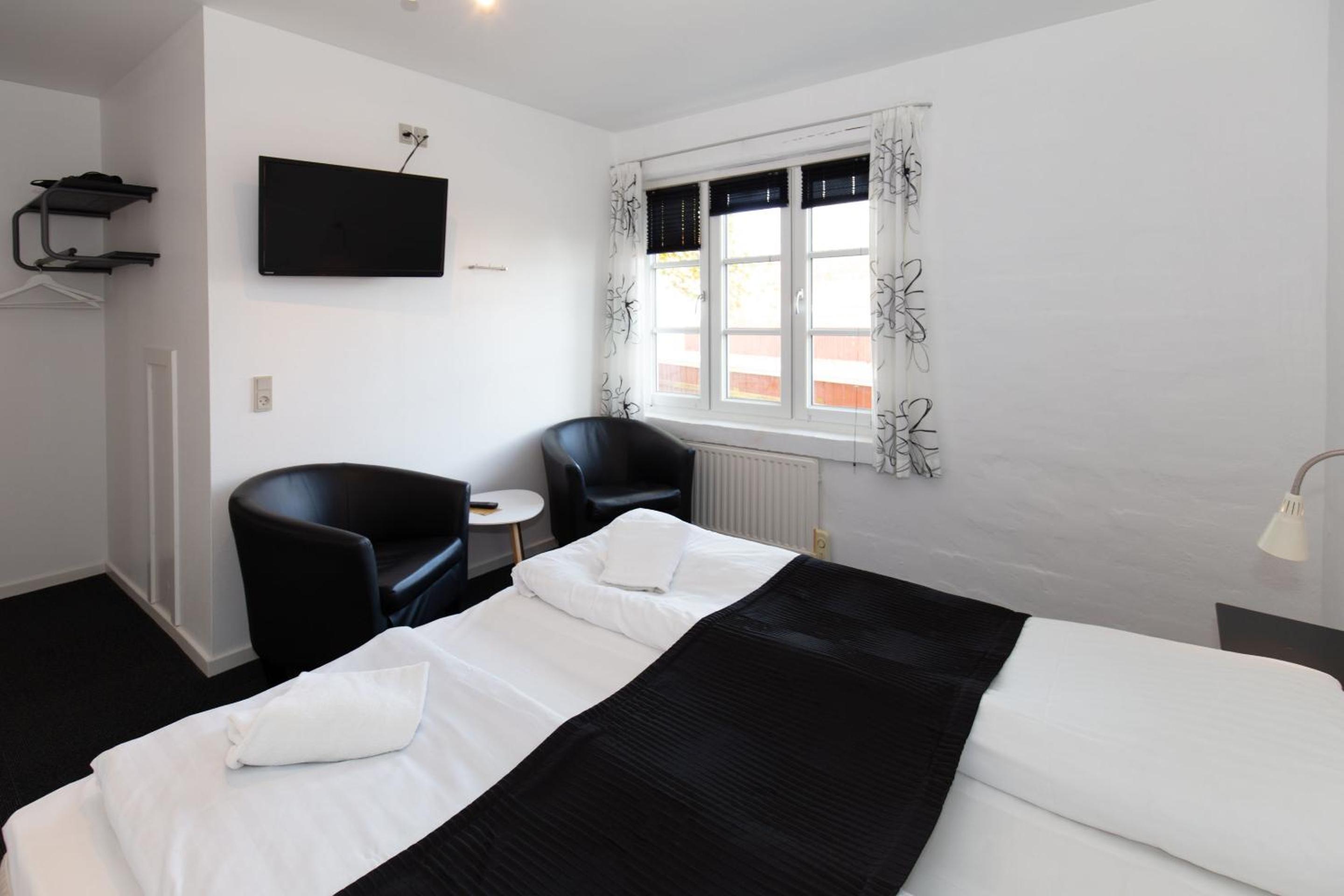 Double or Twin Room photo 3