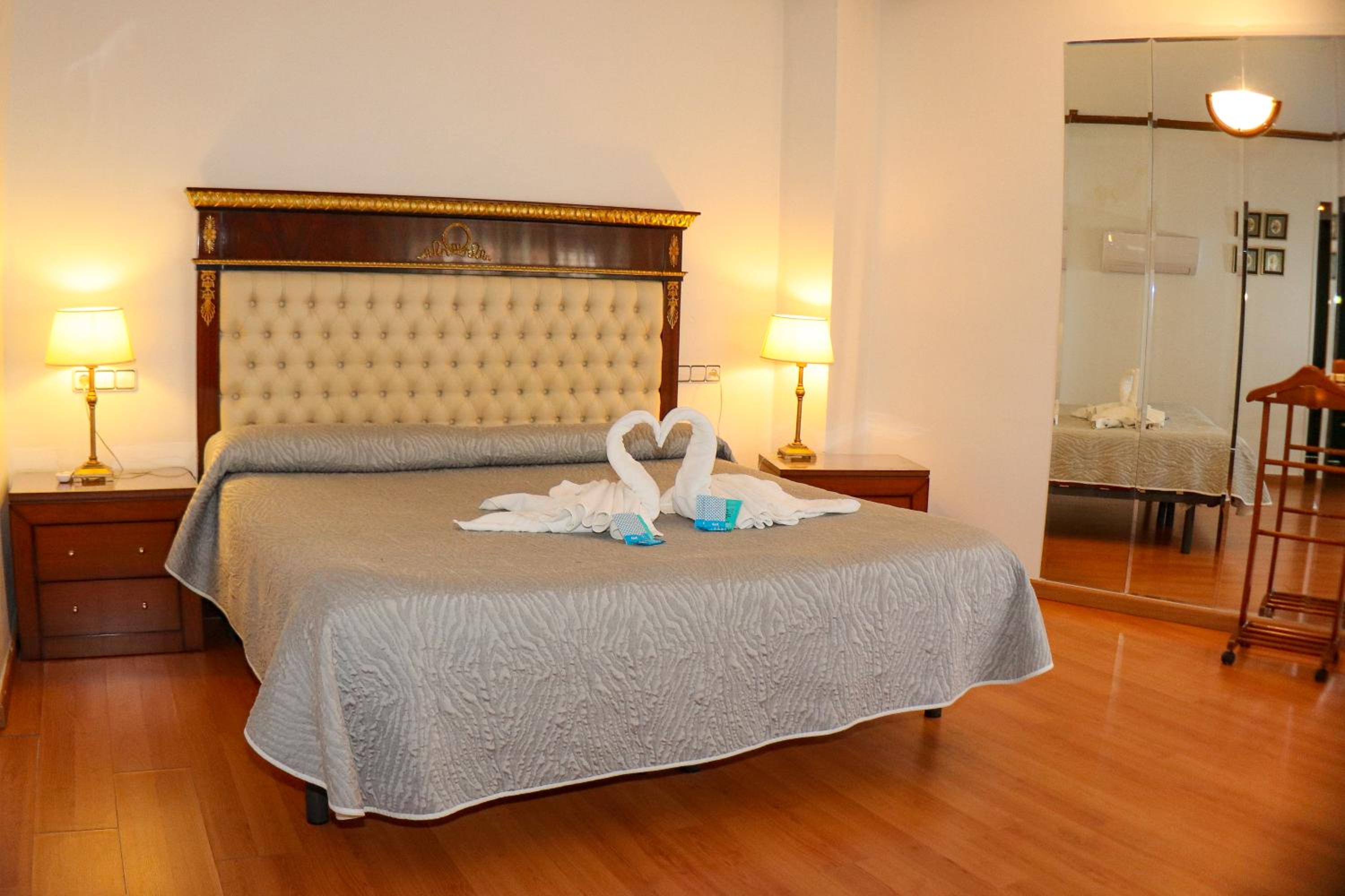 Double or Twin Room - Photo 3