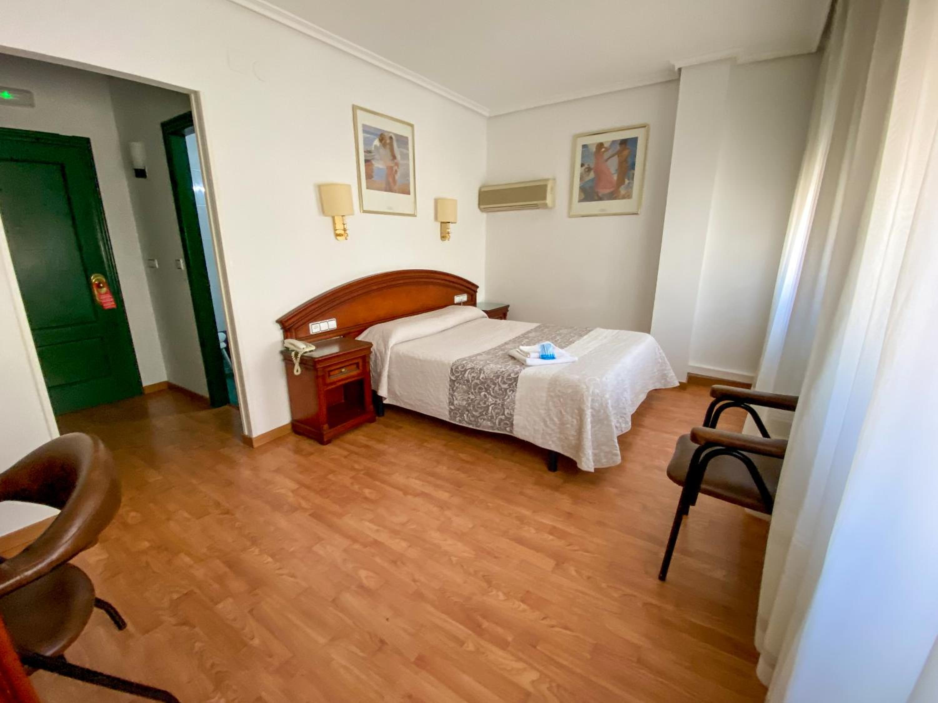 Double or Twin Room - Photo 7