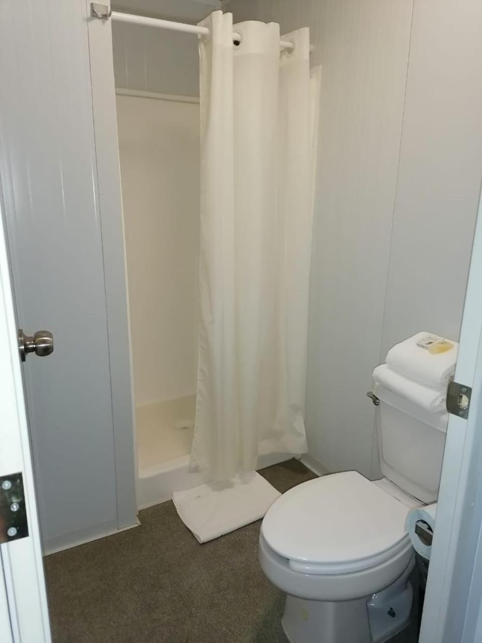 Standard Queen Room - Photo 5