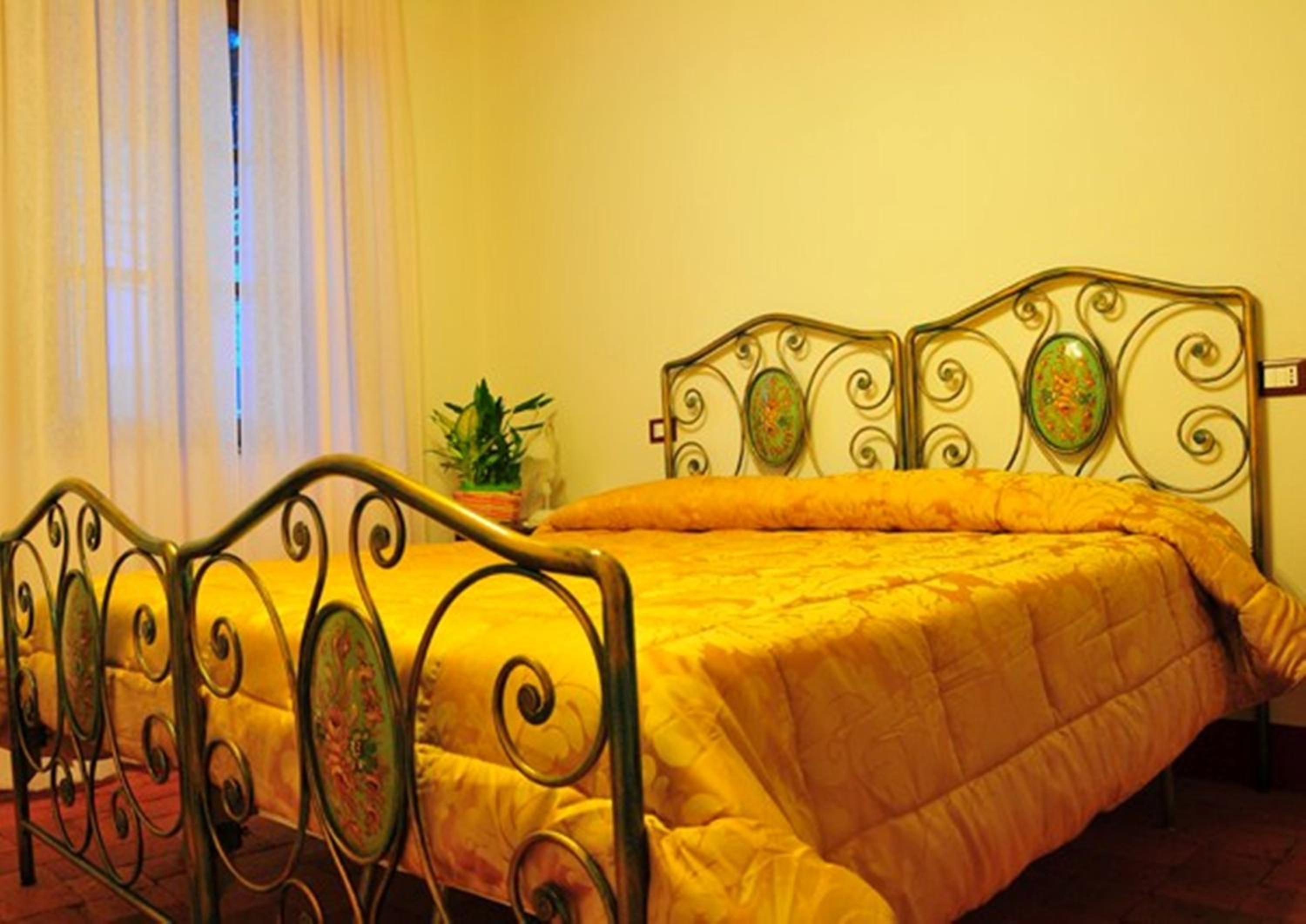 Double Room - Photo 13