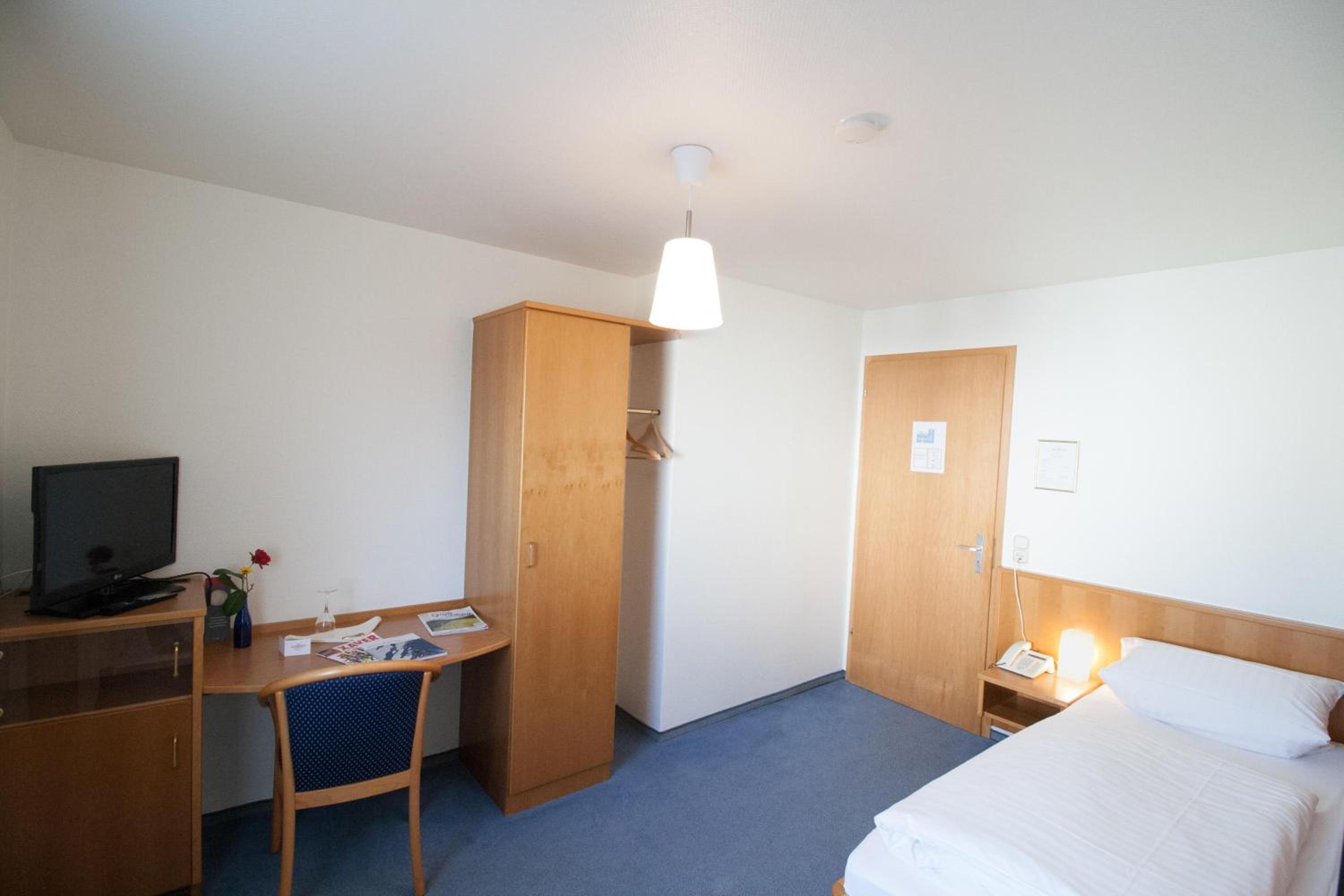 Single Room photo 2