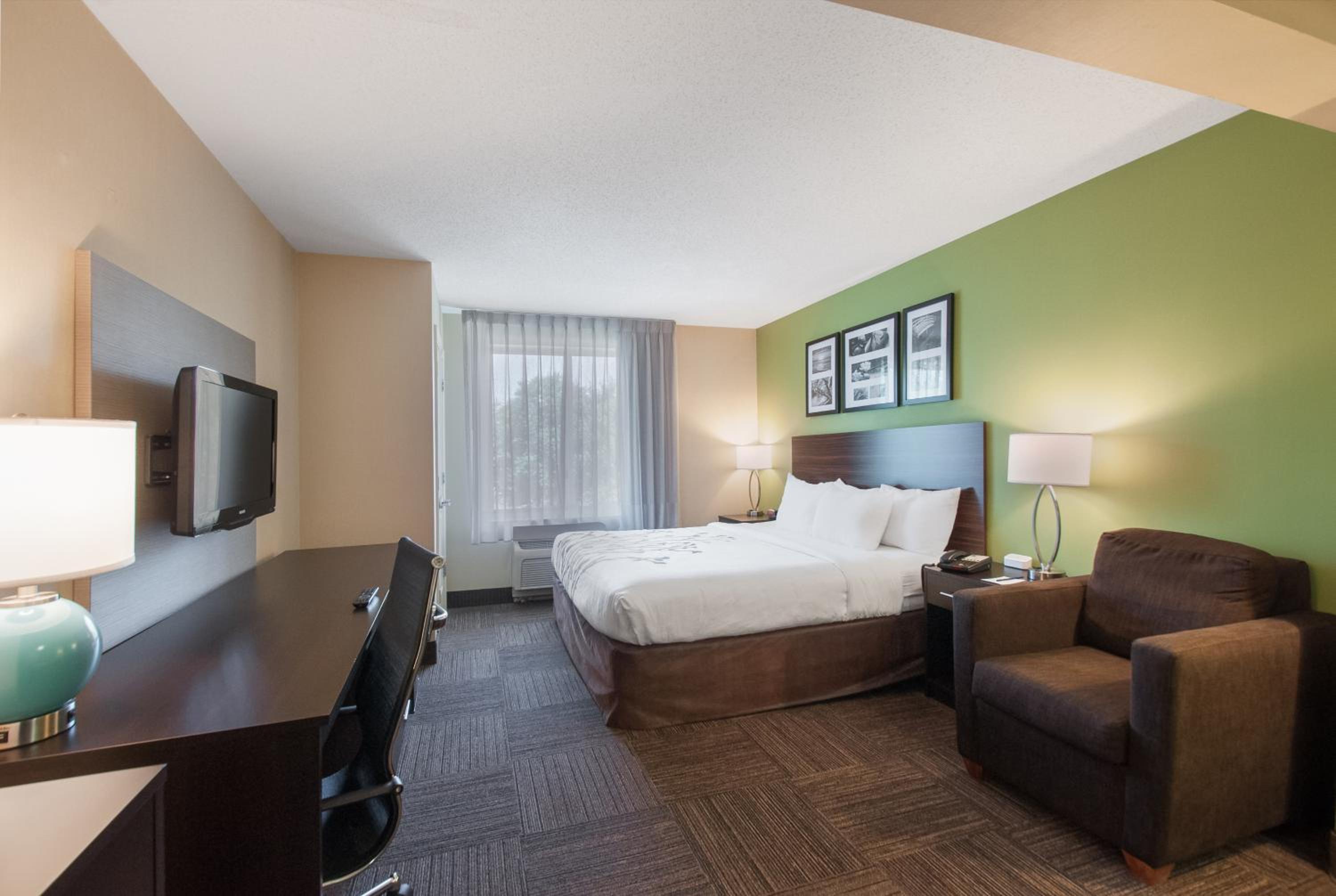 King Room - Accessible/Non-Smoking - Photo 1