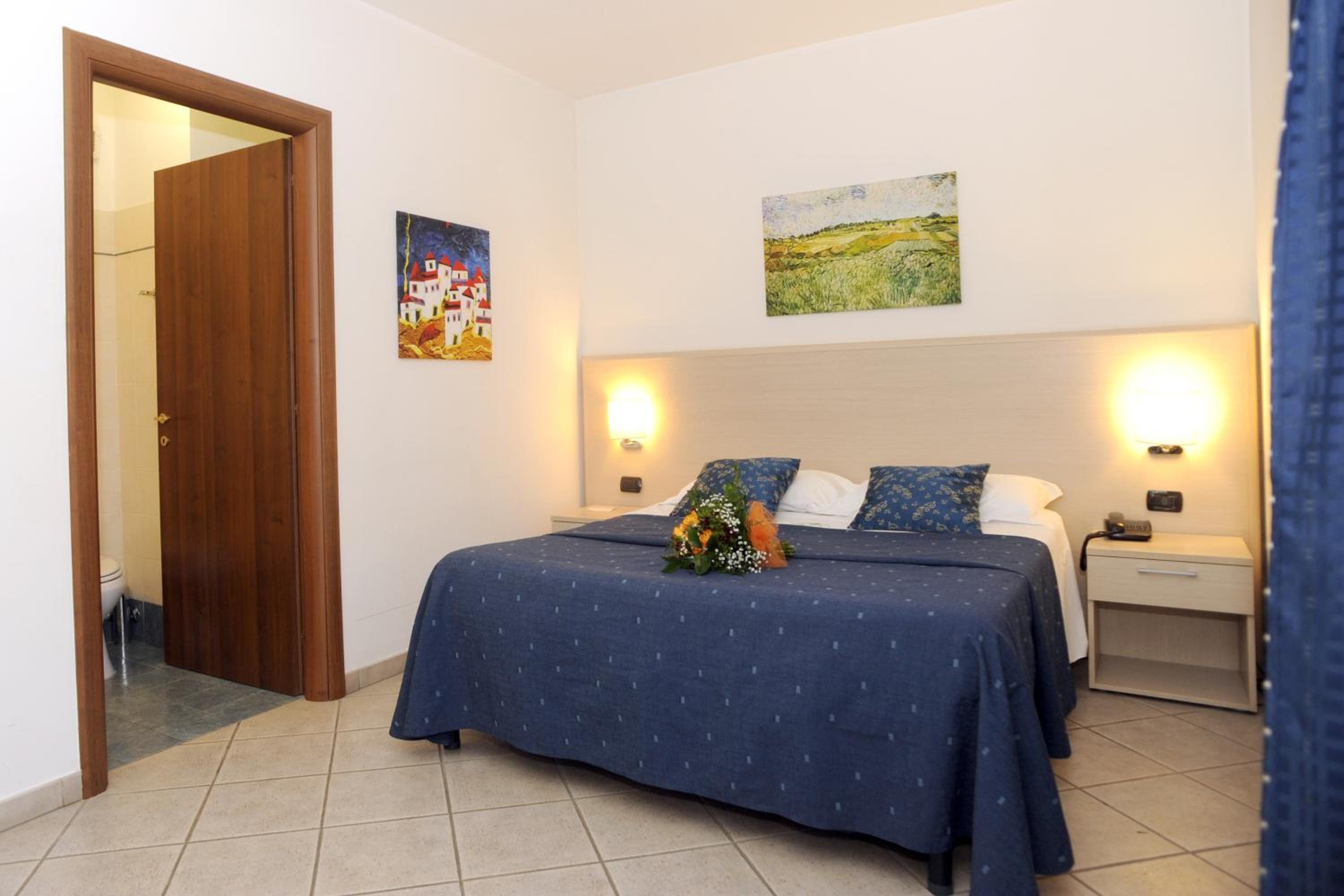 Basic Triple Room photo 2